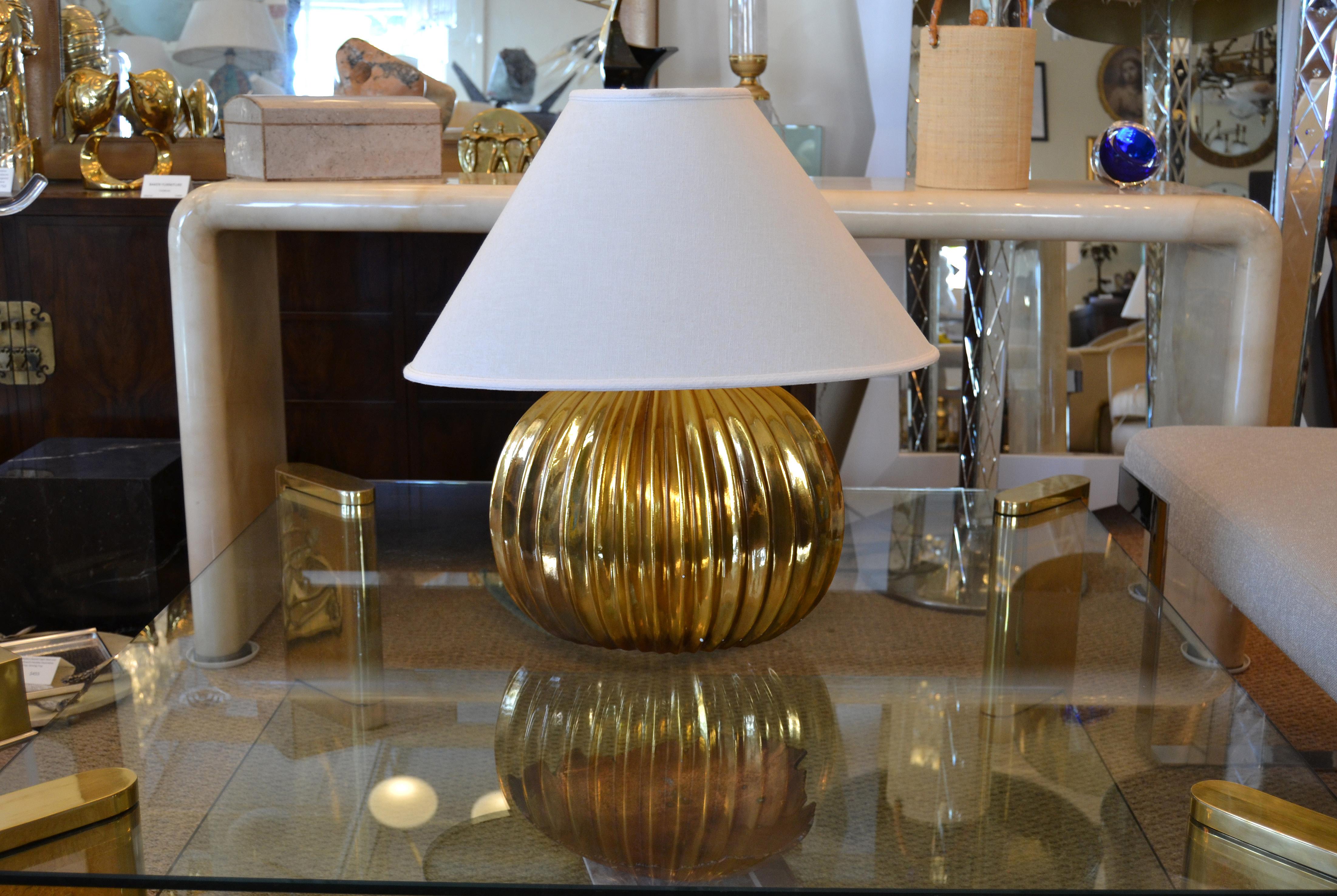 Goldene gerippte Tischlampe mit ovalem Leinenschirm, Italien, Mid-Century Modern im Angebot 7