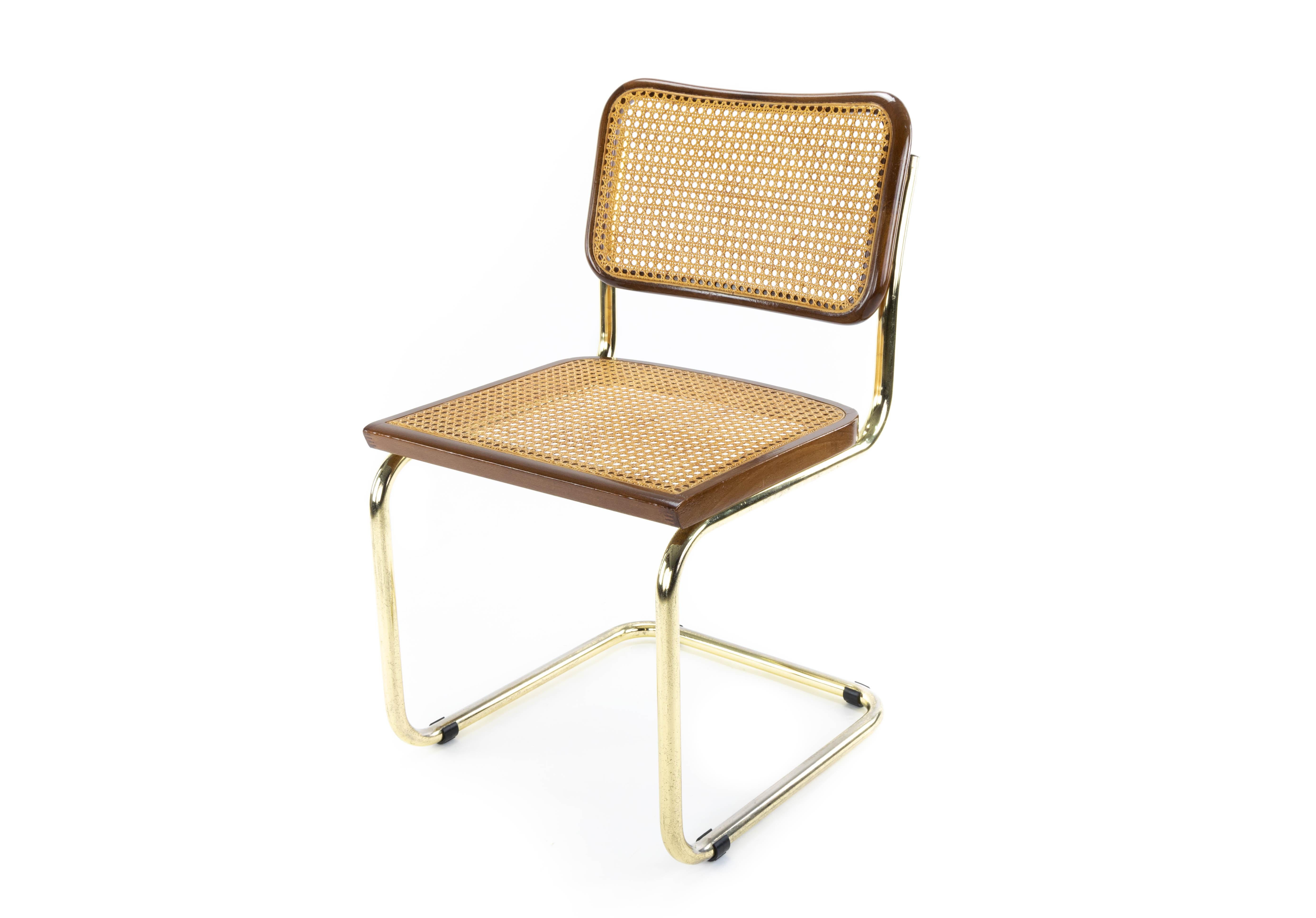 Cesca B32 chair designed by Marcel Breuer of Italian manufacture in the decade of the 1970s.
Brass steel structure, beechwood frames with walnut finish and Viennese natural fiber grid.
The seat grid has been changed and is brand new.
Very good