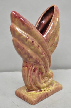 Jarrón escultórico de cerámica Gonder Pottery 810 Rojo Flambe de mediados del siglo XX