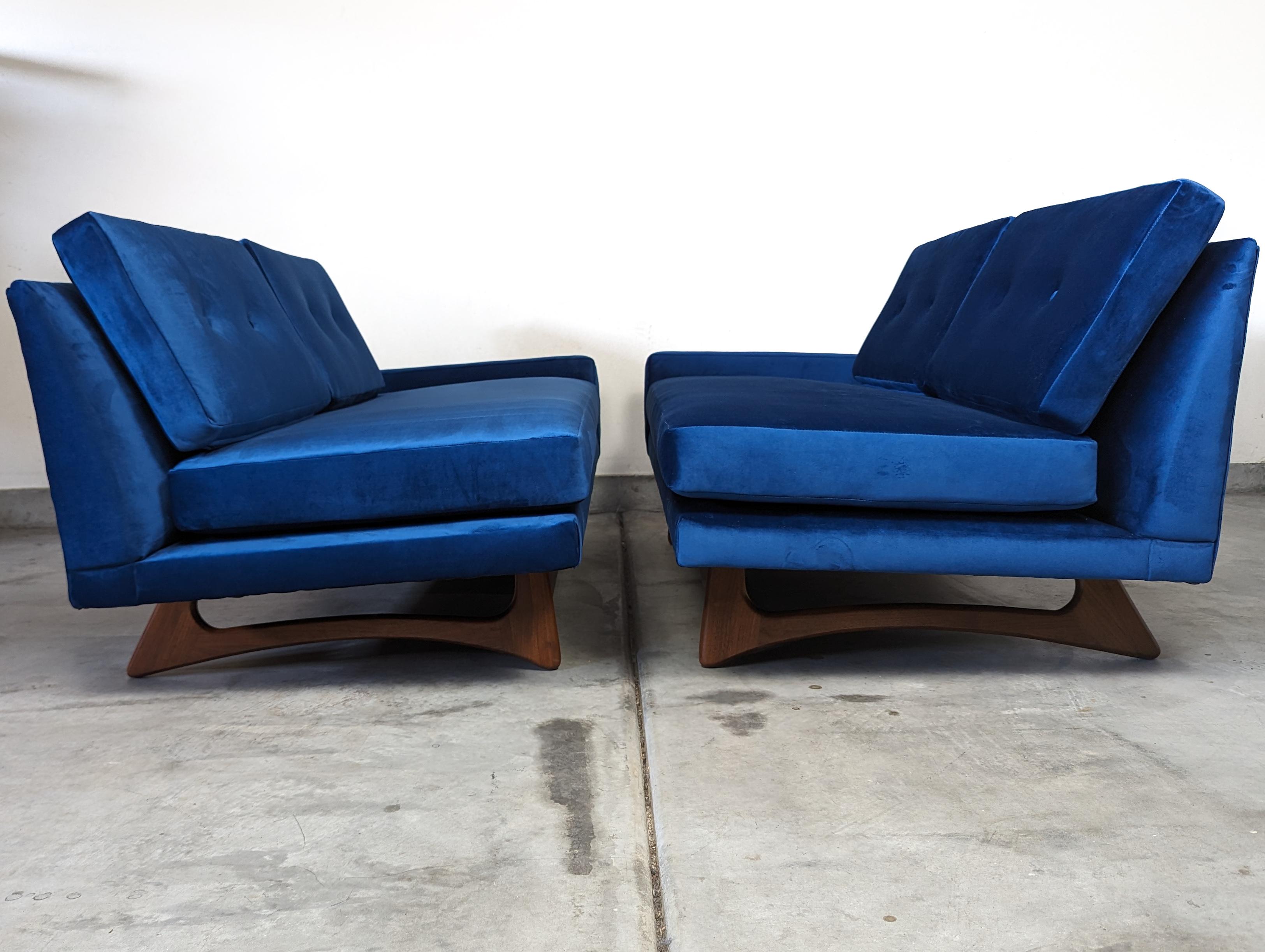 Mid Century Velvet Gondola Sofa By Adrian Pearsall for Craft Associates, c1960s For Sale 1