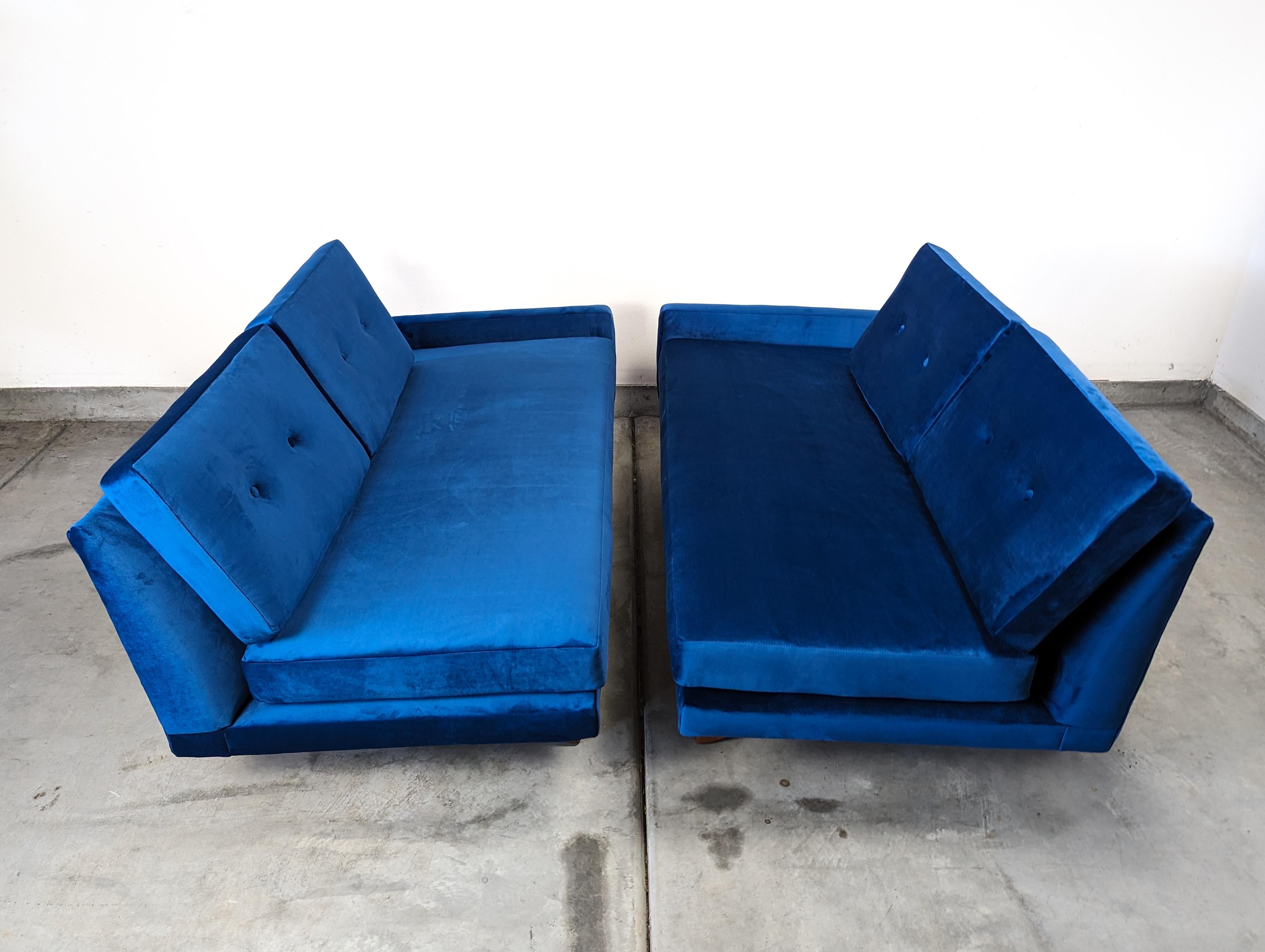 Mid Century Velvet Gondola Sofa By Adrian Pearsall for Craft Associates, c1960s For Sale 2