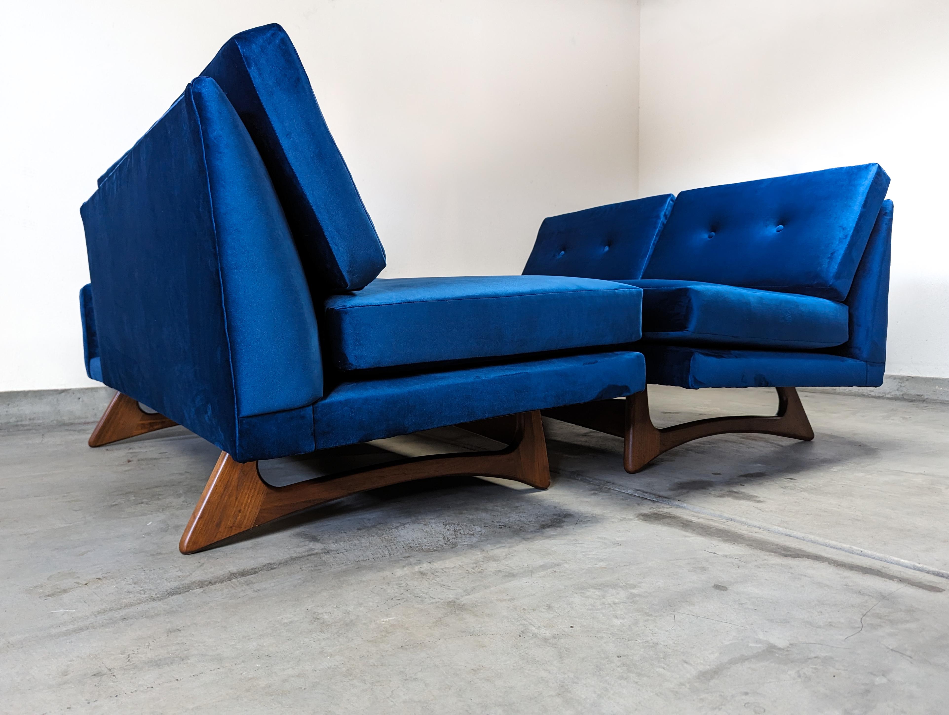 Mid Century Velvet Gondola Sofa By Adrian Pearsall for Craft Associates, c1960s For Sale 3