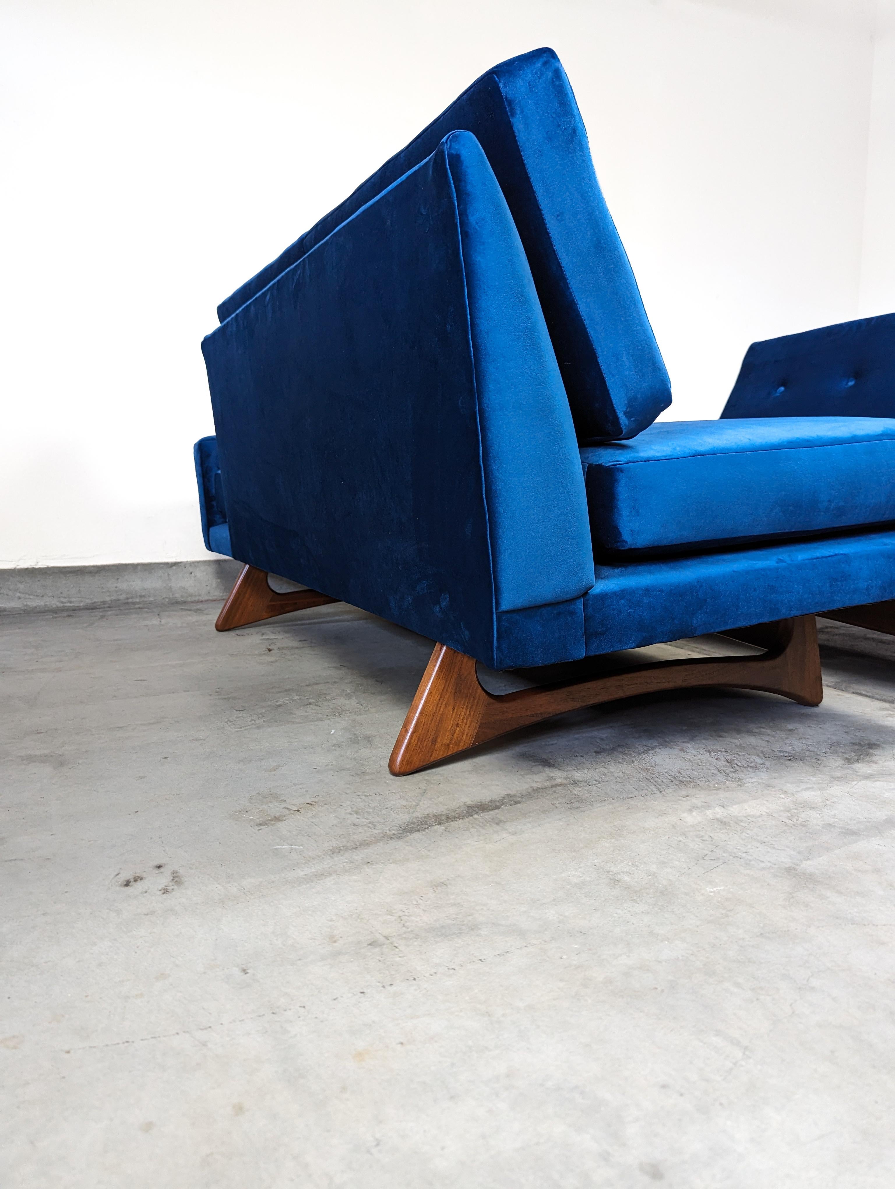 Mid Century Velvet Gondola Sofa By Adrian Pearsall for Craft Associates, c1960s For Sale 4