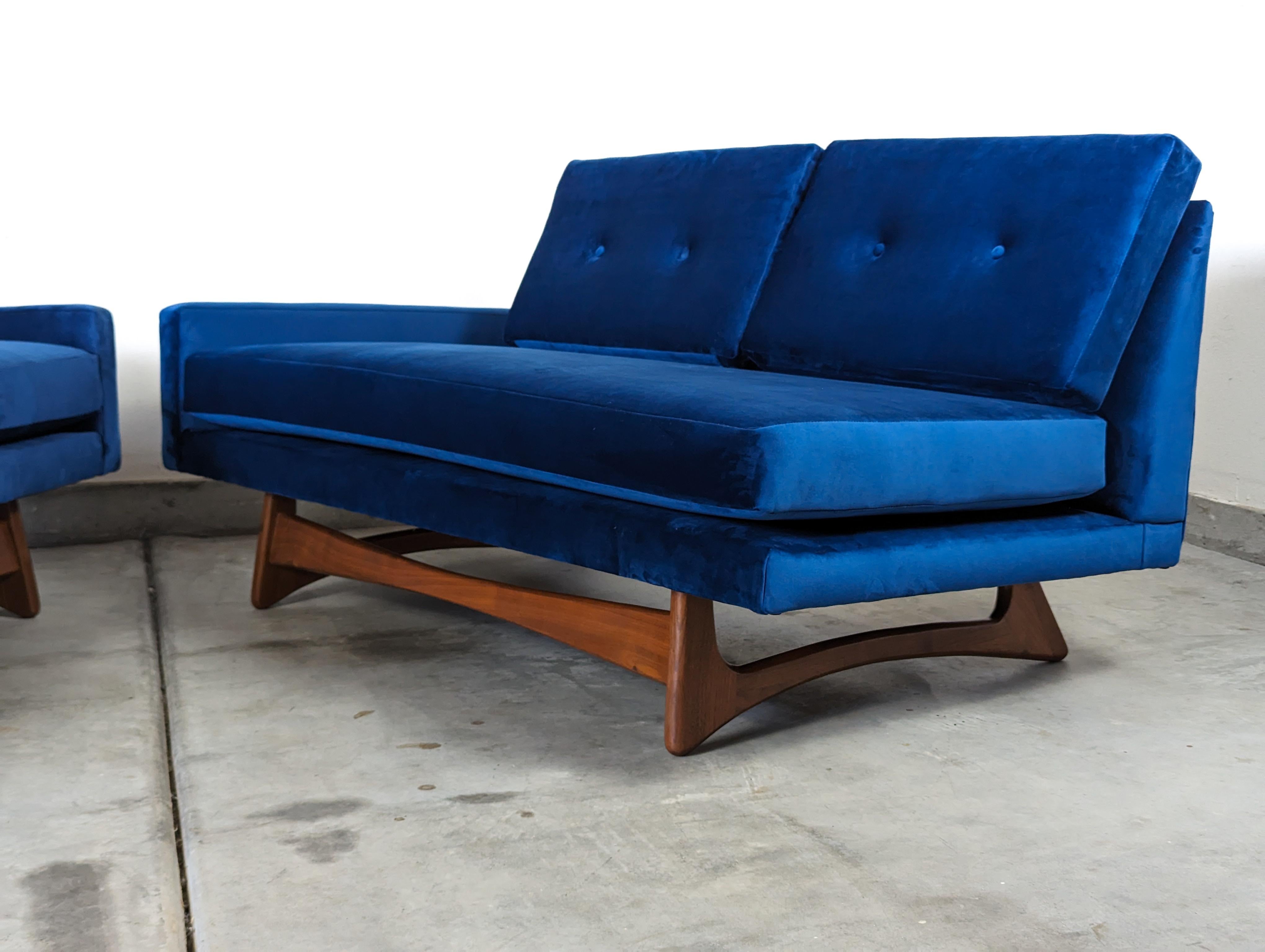 Mid Century Velvet Gondola Sofa By Adrian Pearsall for Craft Associates, c1960s For Sale 5