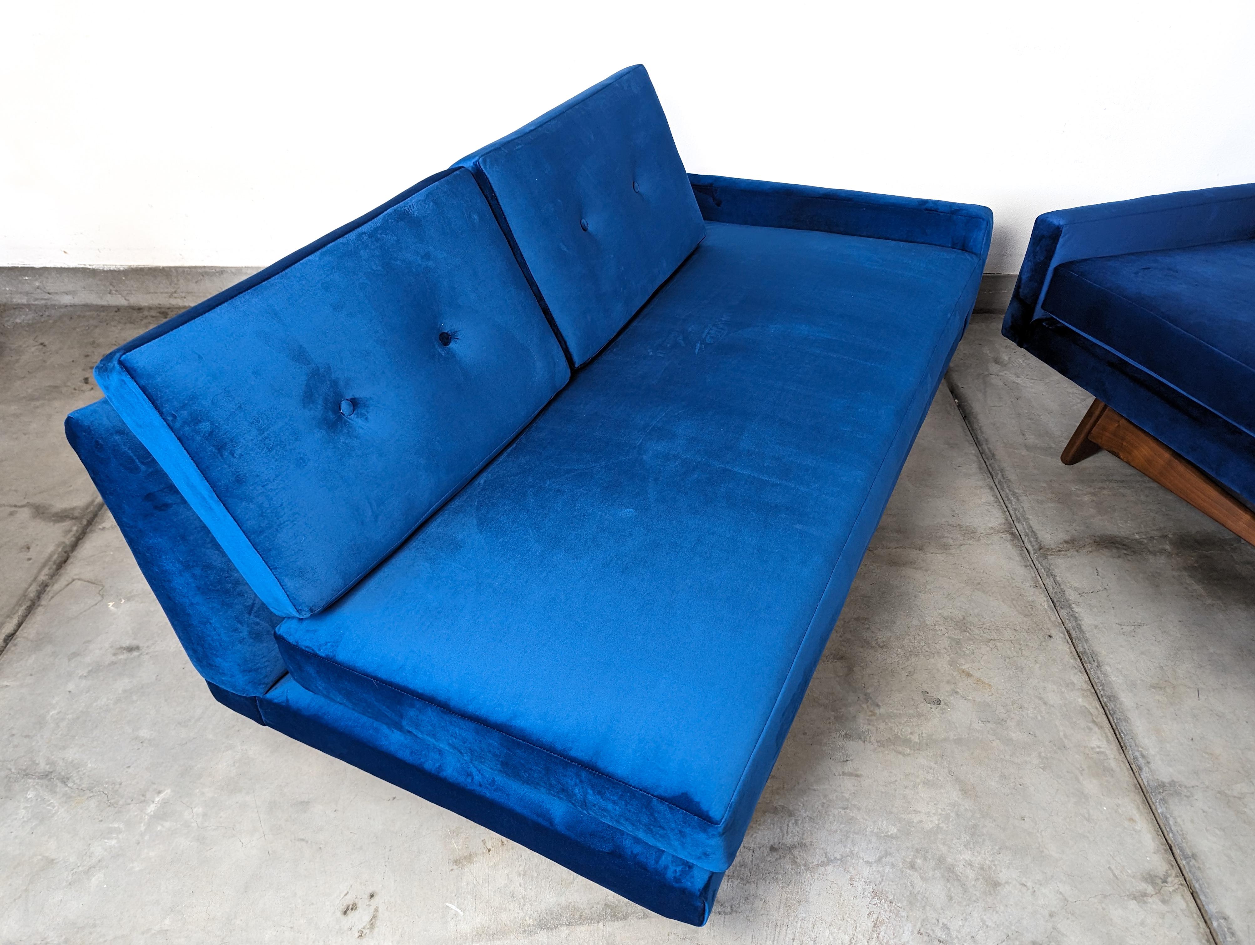Mid Century Velvet Gondola Sofa By Adrian Pearsall for Craft Associates, c1960s For Sale 8
