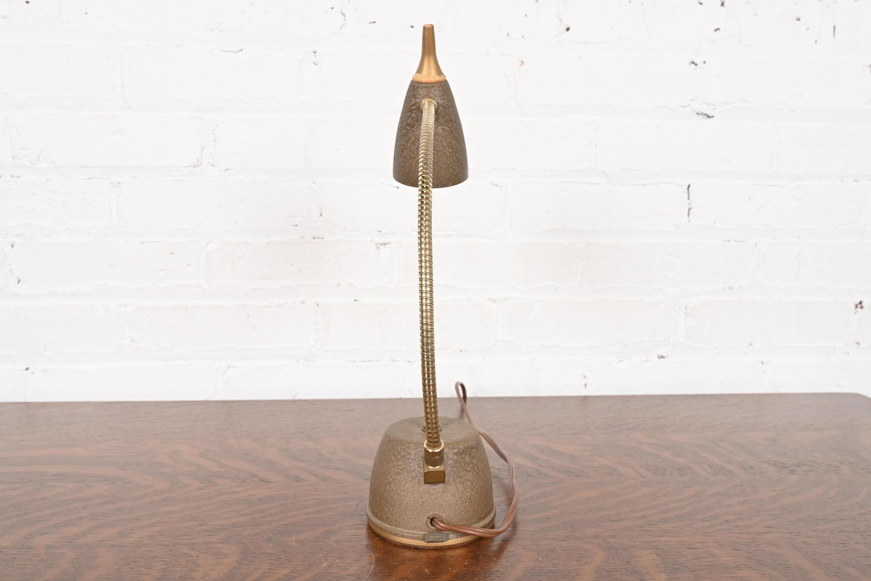 Mid-Century Modern Gooseneck Desk Lamp or Table Lamp, Circa 1950s For Sale 4