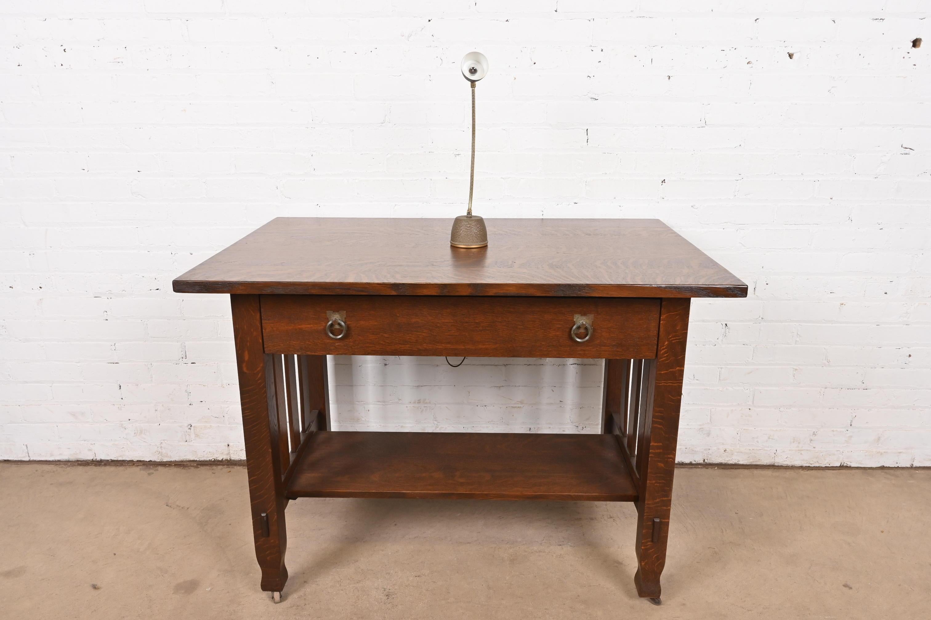 Mid-Century Modern Gooseneck Desk Lamp or Table Lamp, Circa 1950s For Sale 6