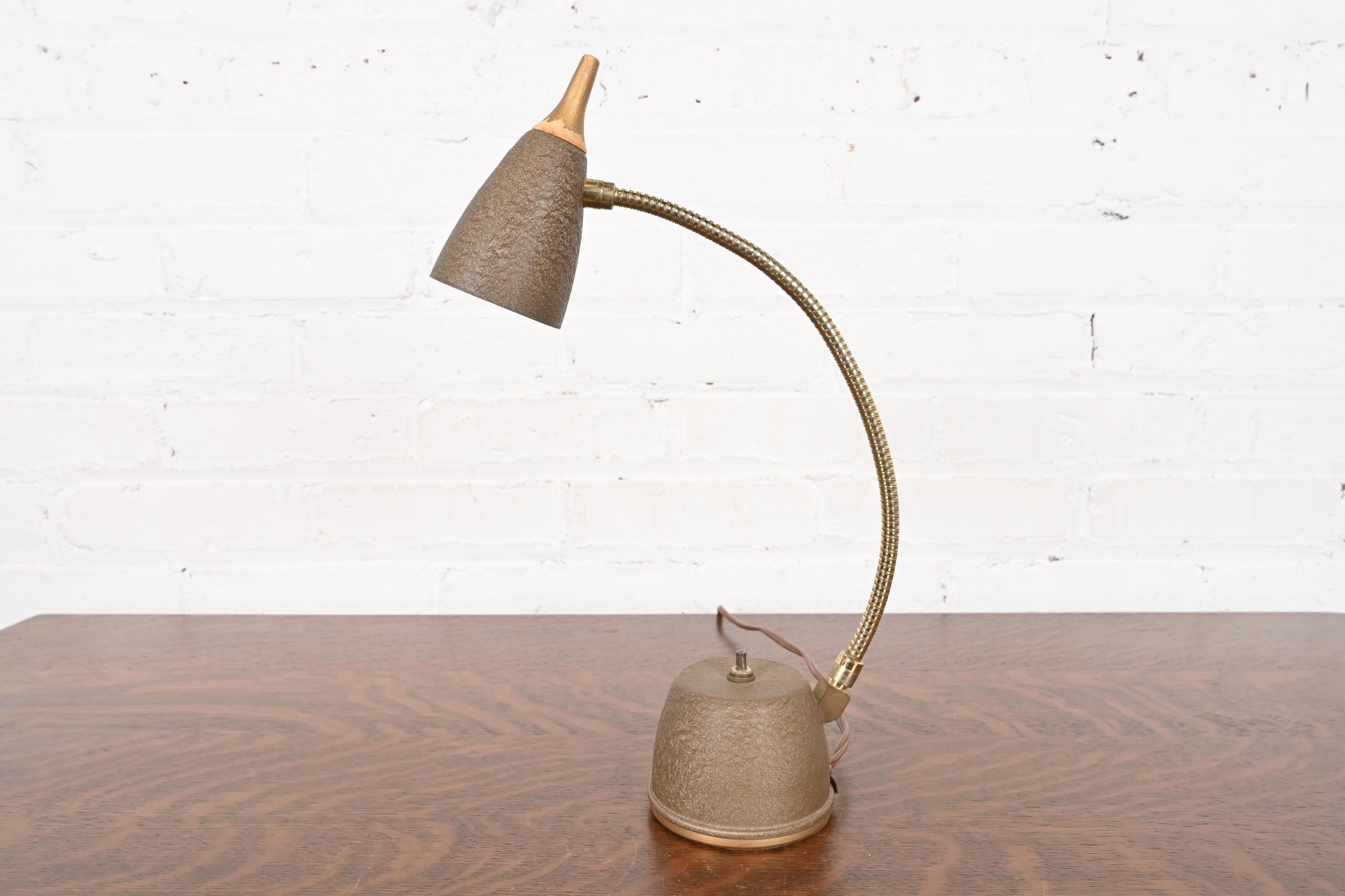 A unique Mid-Century Modern gooseneck desk lamp or table lamp

USA, Circa 1950s

Measures: 3.5