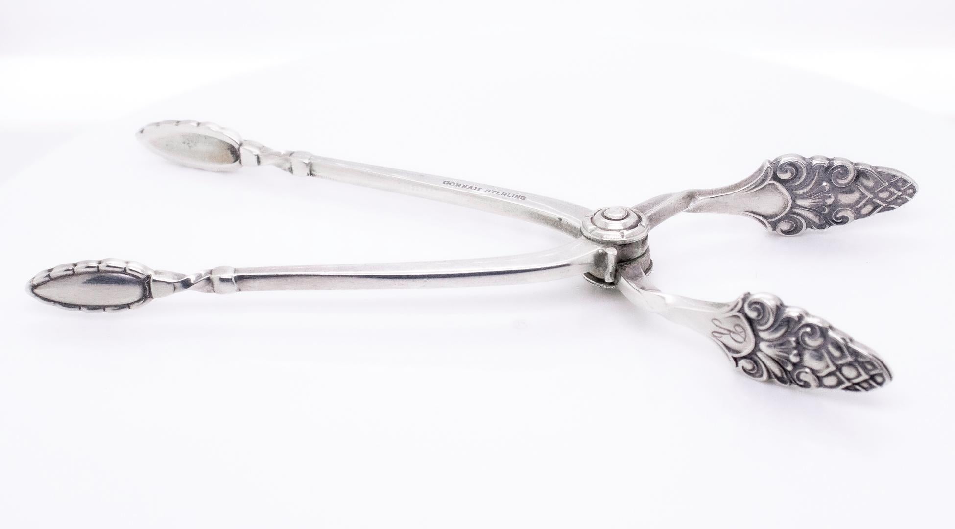 Mid-Century Modern Gorham Sterling Silver Old Sovereign Sugar Tongs or Nips  In Good Condition For Sale In Philadelphia, PA
