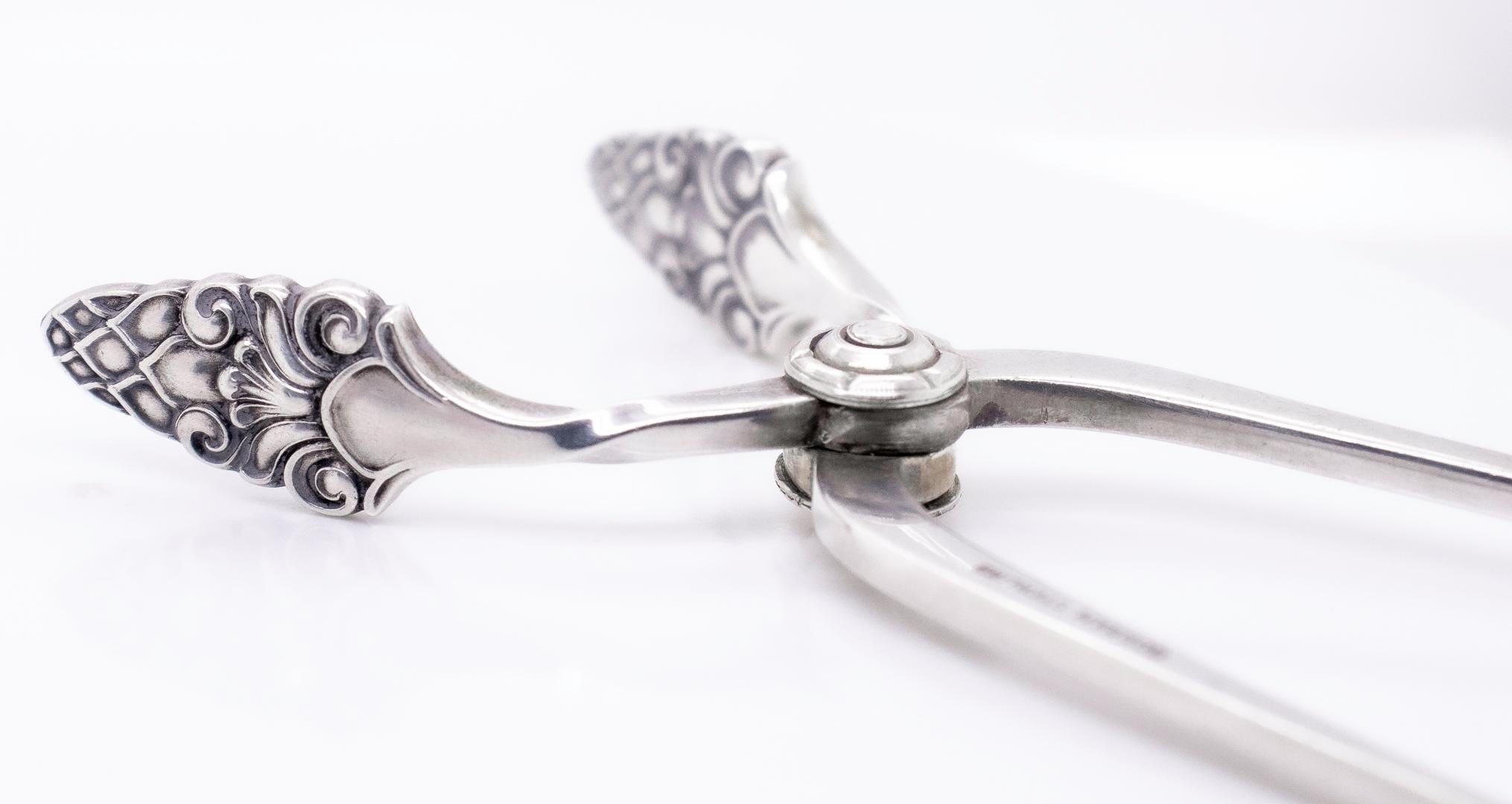 Women's or Men's Mid-Century Modern Gorham Sterling Silver Old Sovereign Sugar Tongs or Nips  For Sale