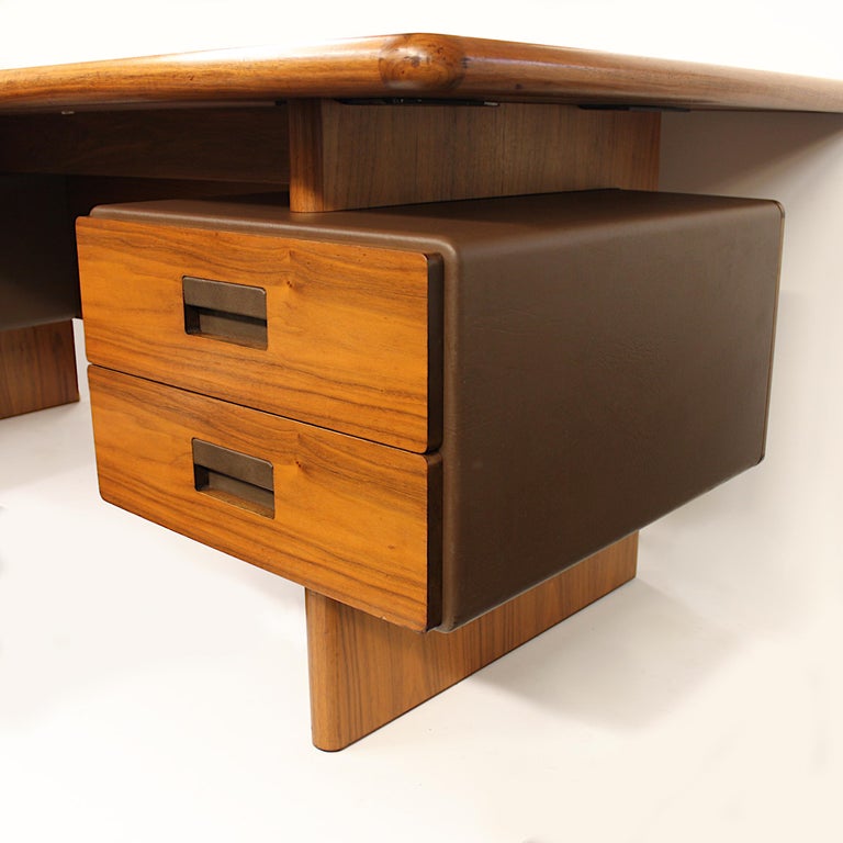 MidCentury Modern GR90 LShaped Executive Desk by Ray Leigh for Gordon