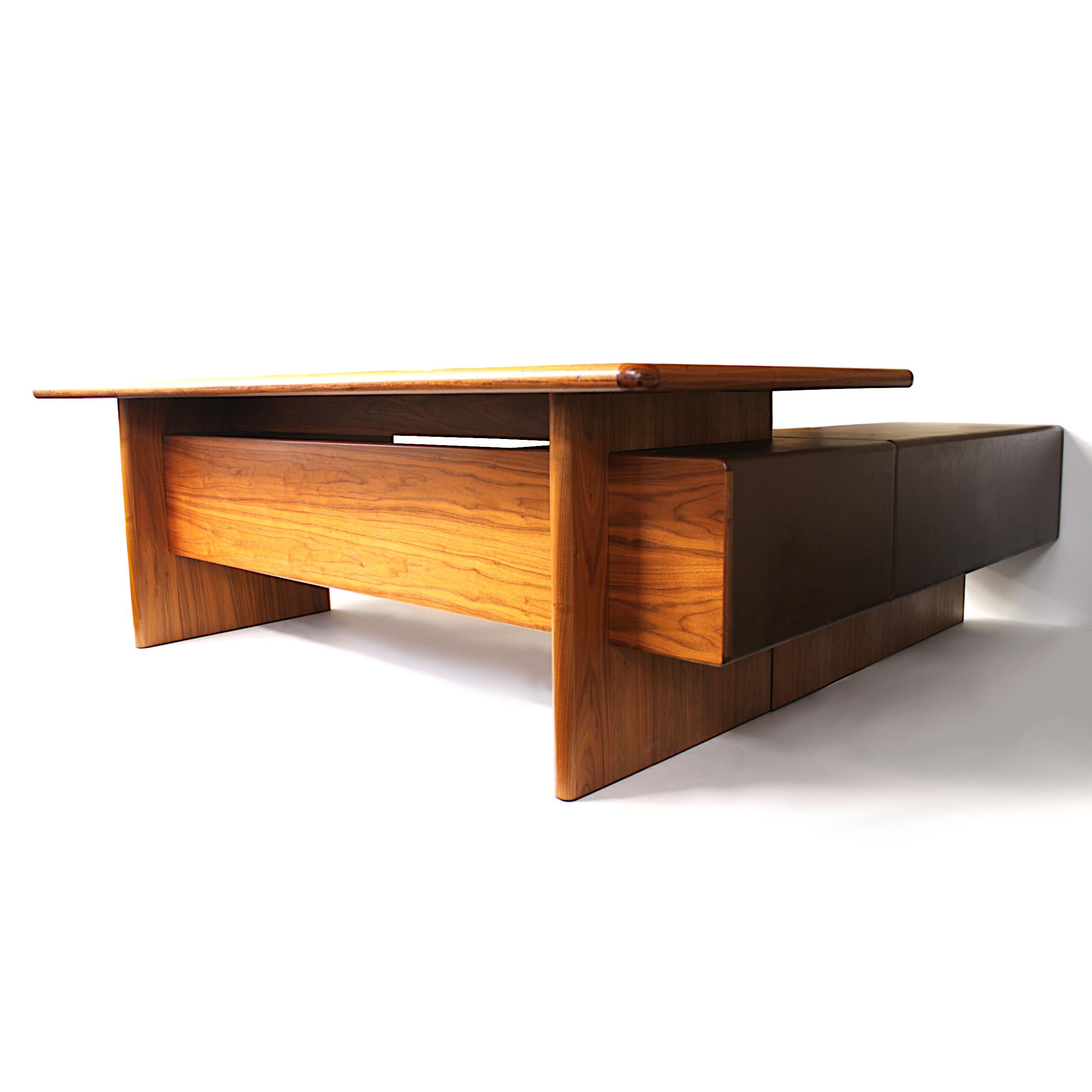 Spectacular 1970s vintage model GR90 executive desk designed by Ray Leigh for the English Furniture manufacturer Gordon Russell. Desk features the extremely rare return cabinet that gives this desk an impressive over-all scale and commanding