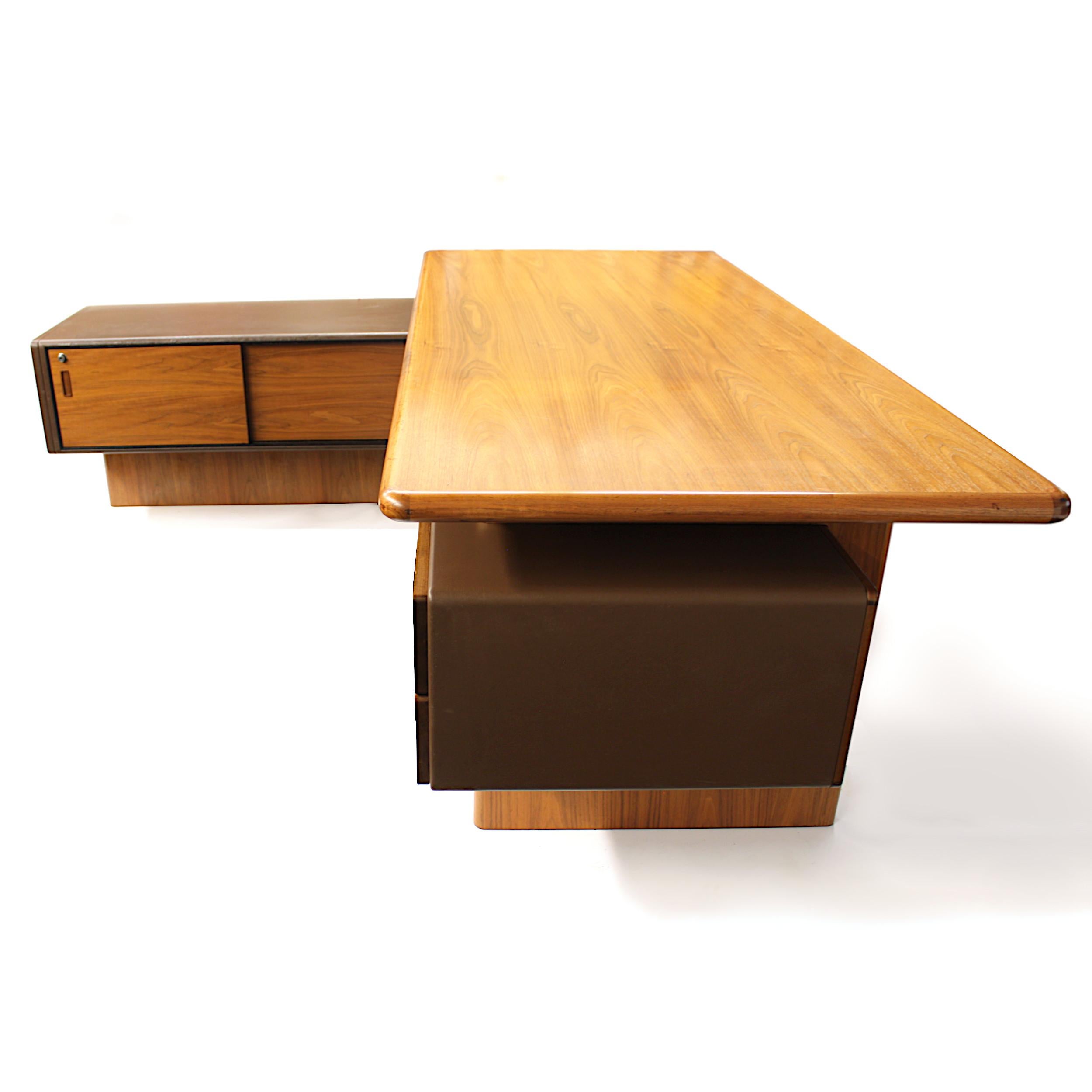 Veneer Mid-Century Modern GR90 L-Shaped Executive Desk by Ray Leigh for Gordon Russell