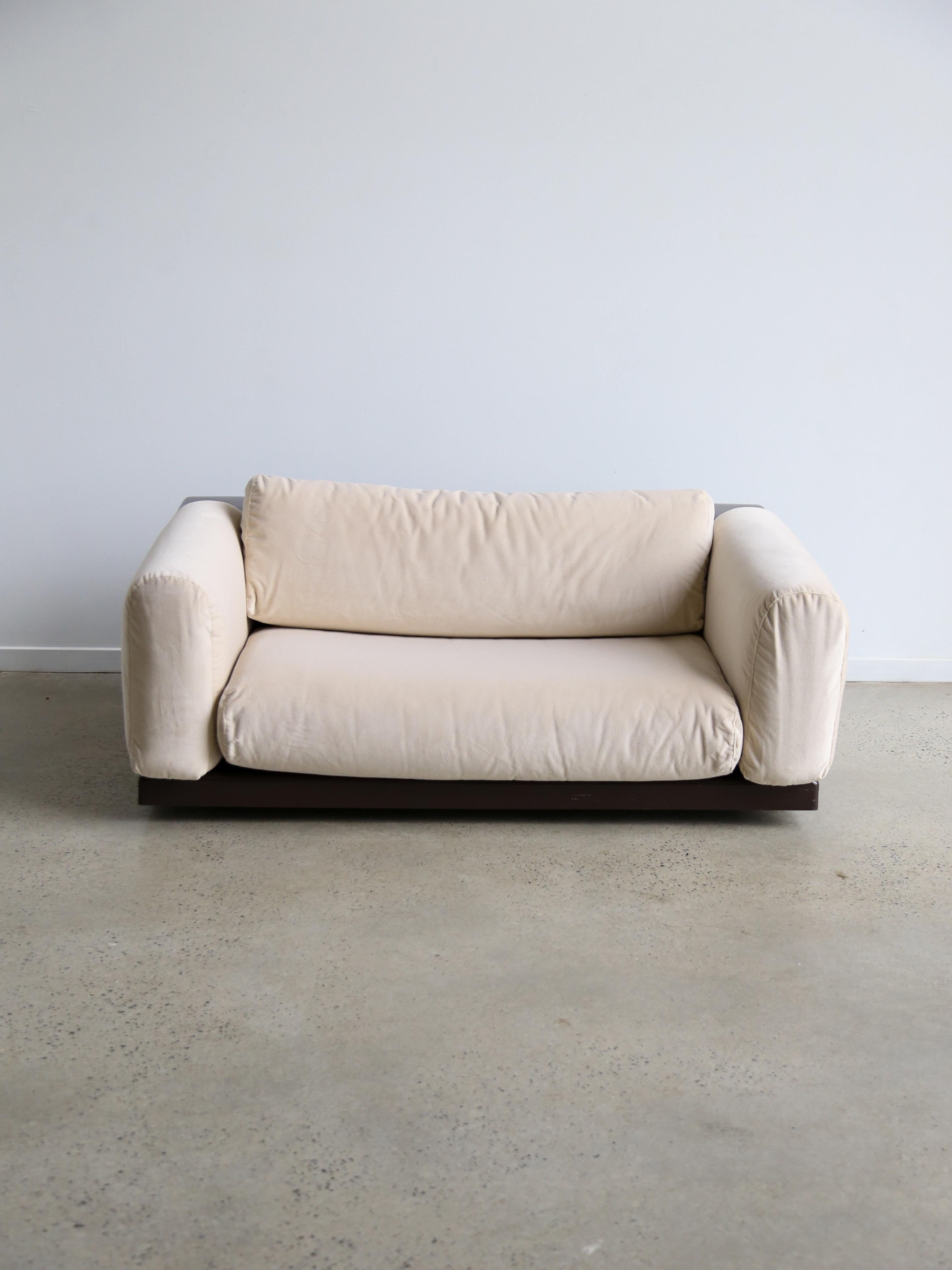 Italian Mid Century Modern Gradual Sofa with Brown Base by Cini Boeri for Knoll For Sale