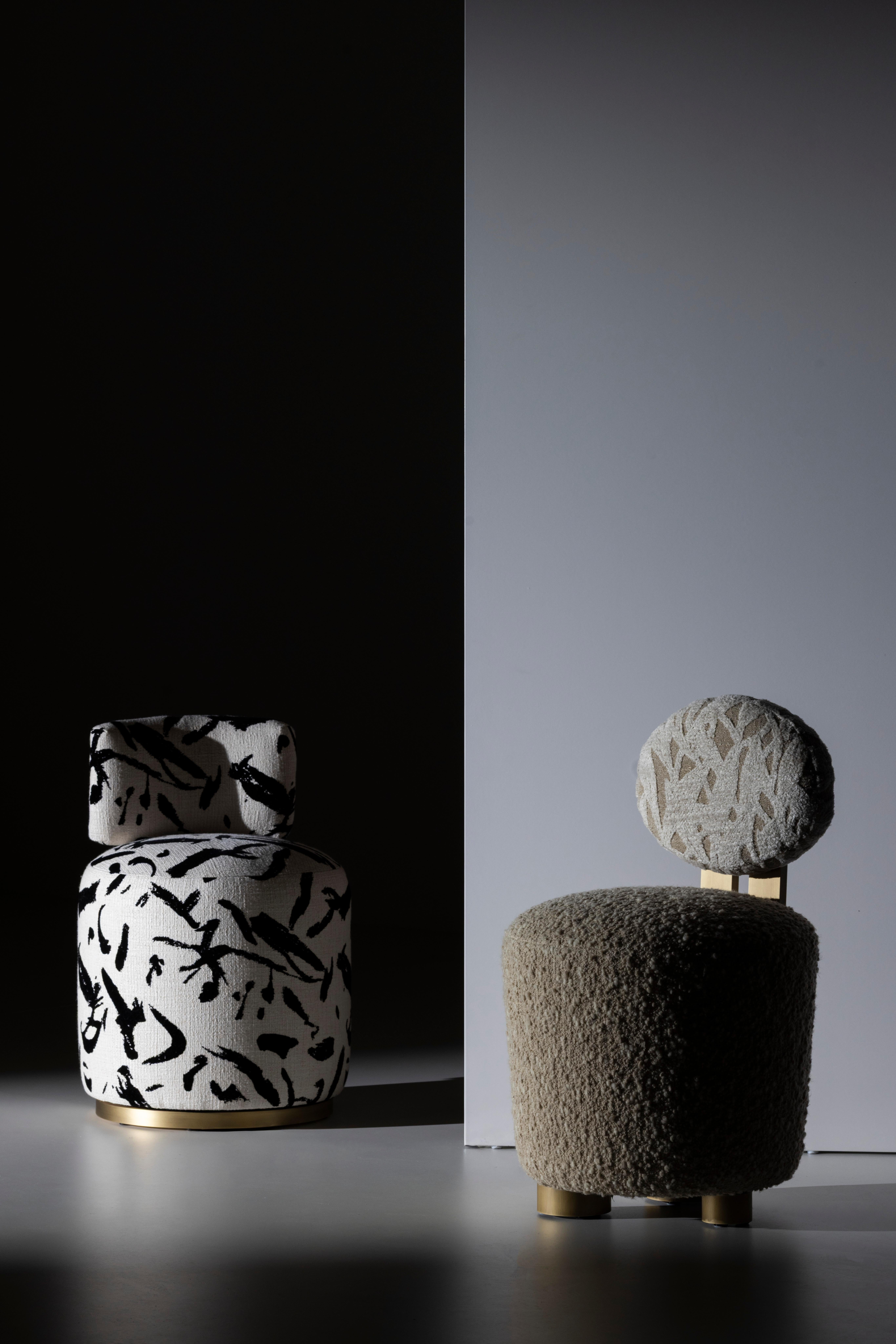 Stuhl Grand, drehbar, Modern Collection, handgefertigt in Portugal - Europa von GF Modern.

Der Grand Stuhl ist ein vielseitiges Möbelstück, das Eleganz mit Funktionalität verbindet. Sein geschwungenes, skulpturales Design verleiht ihm einen Hauch