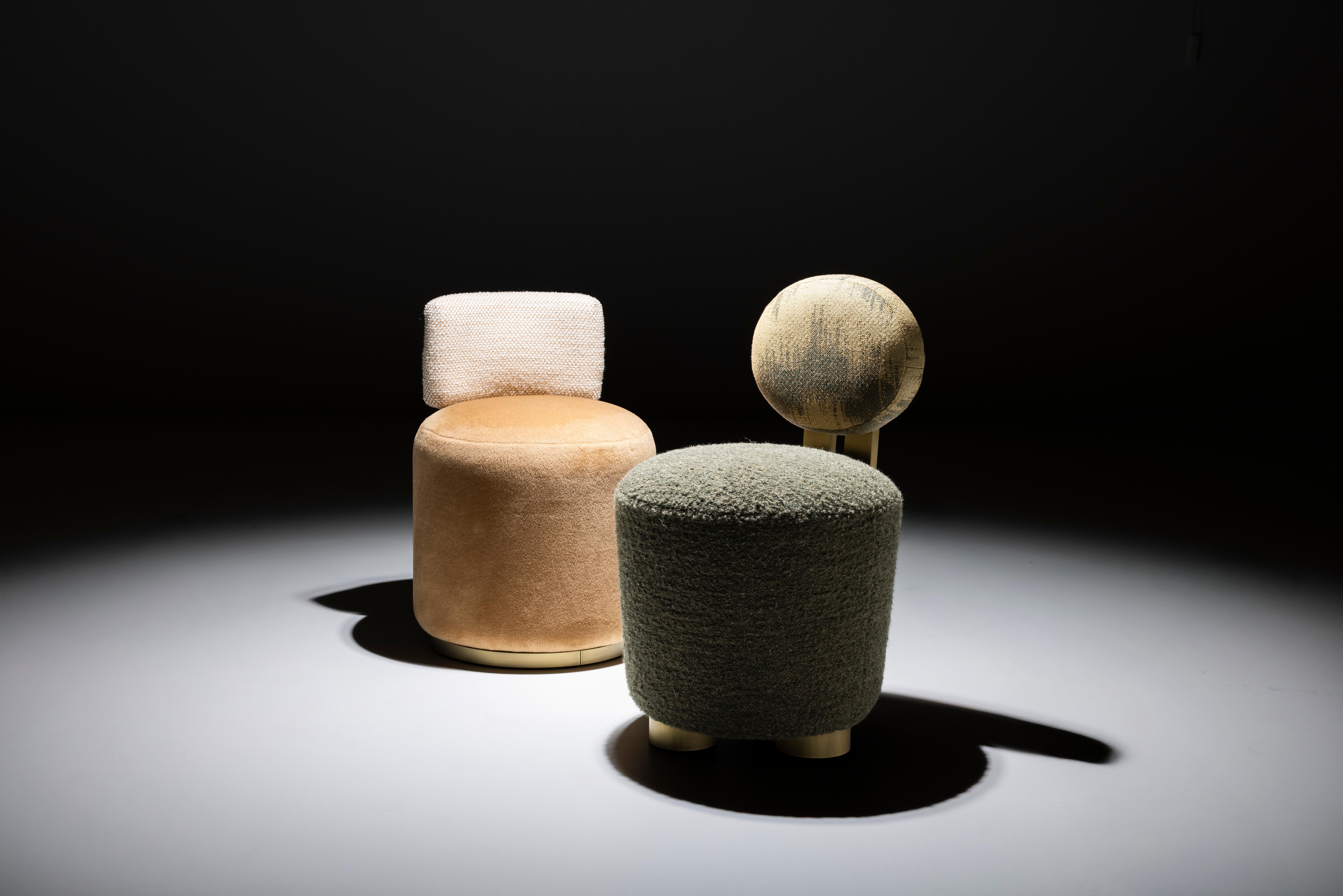 Stuhl Grand, drehbar, Modern Collection, handgefertigt in Portugal - Europa von GF Modern.

Der Grand Stuhl ist ein vielseitiges Möbelstück, das Eleganz mit Funktionalität verbindet. Sein geschwungenes, skulpturales Design verleiht ihm einen Hauch