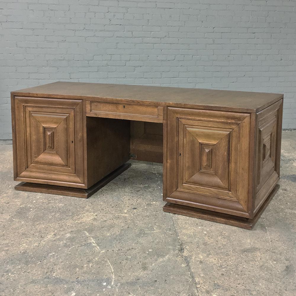 Mid-Century Modern Grand Oak Crescent-Shaped Desk In Good Condition In Dallas, TX