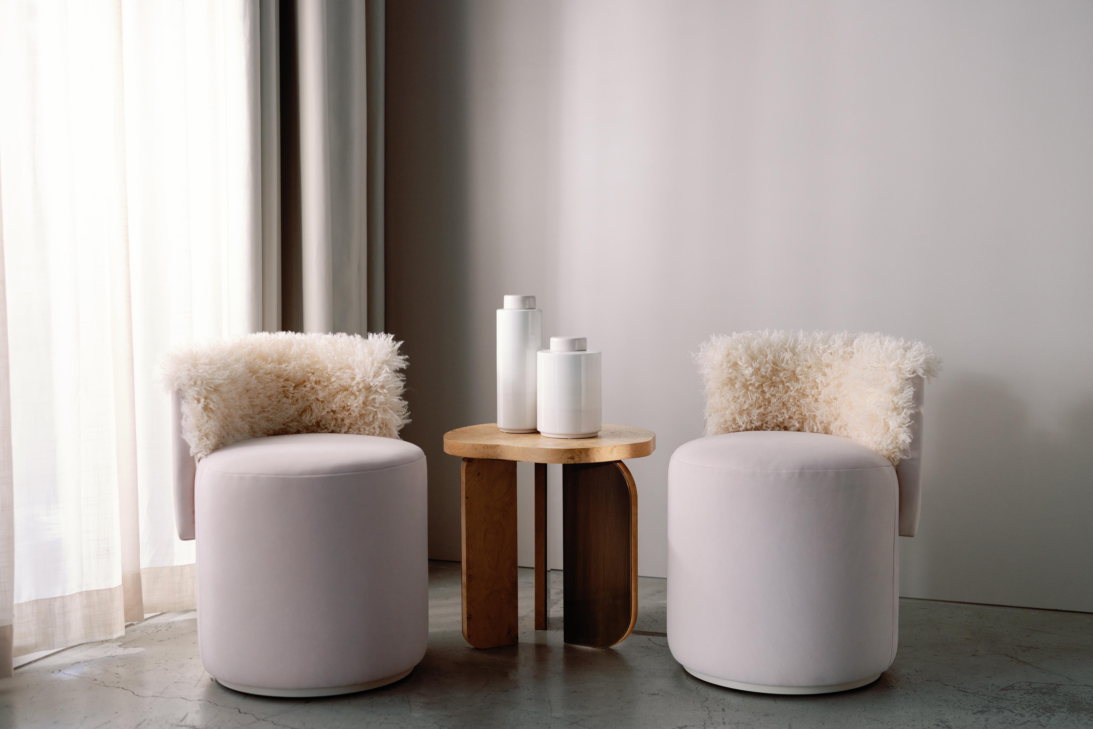 Grand pouf moderne du milieu du siècle en coton, laiton et hêtre, fabriqué à la main par Greenapple Neuf - En vente à Lisboa, PT