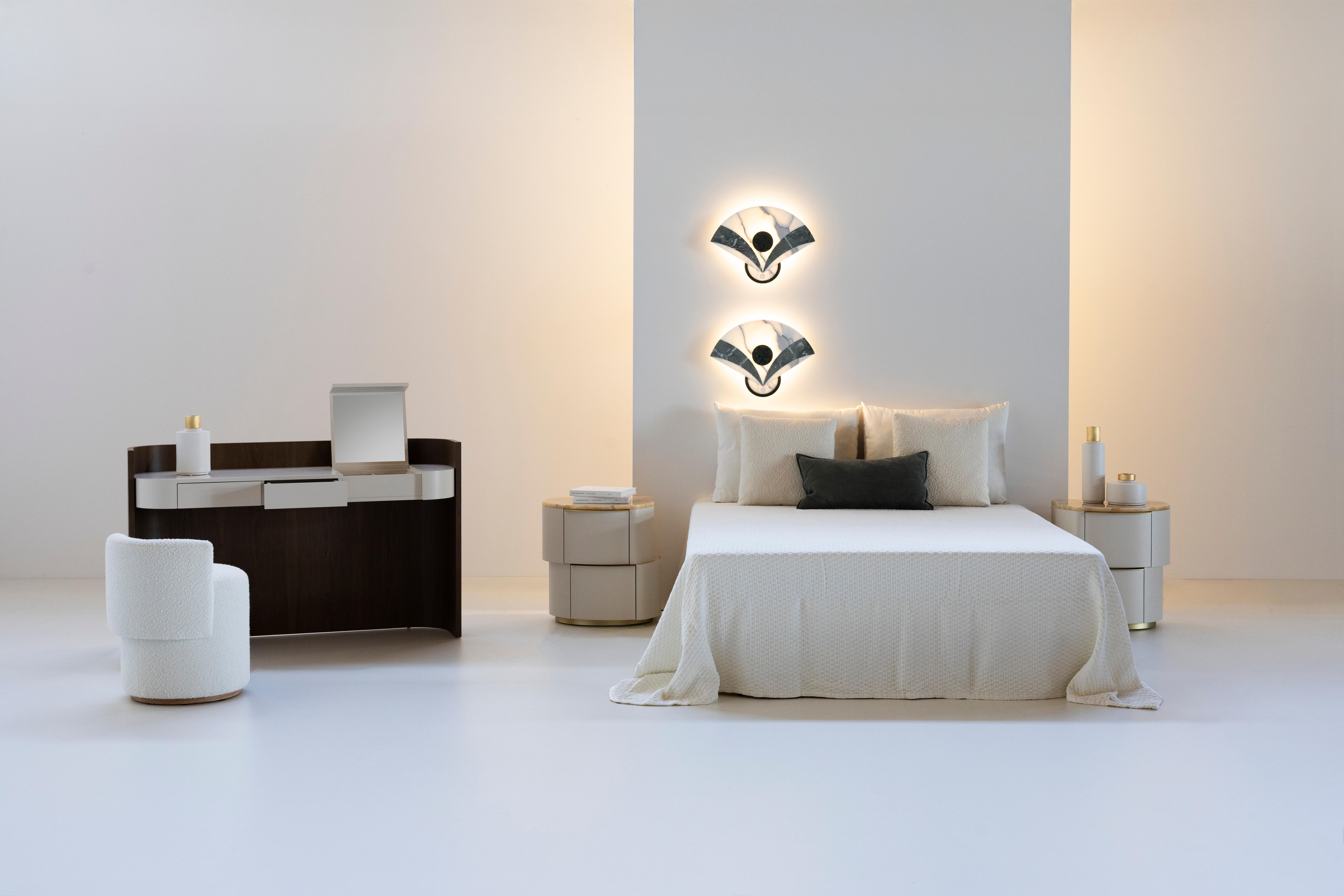 Grand Pouf moderno di metà secolo in cotone bouclé bianco fatto a mano da Greenapple In condizioni Nuovo in vendita a Lisboa, PT