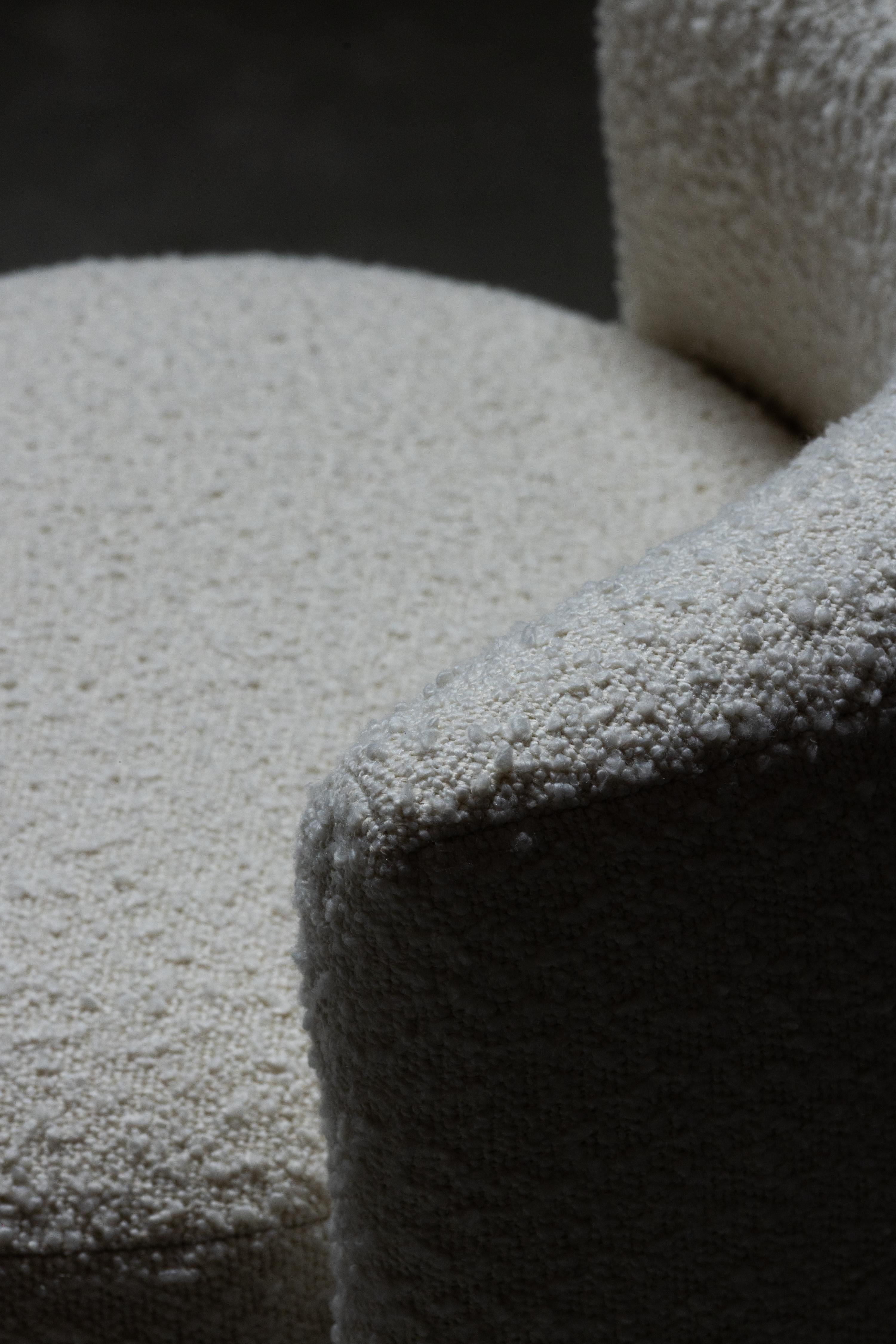 Mid-Century Modern The Modernity Grand Pouf Blanc Coton Bouclé Fait Main par Greenapple en vente