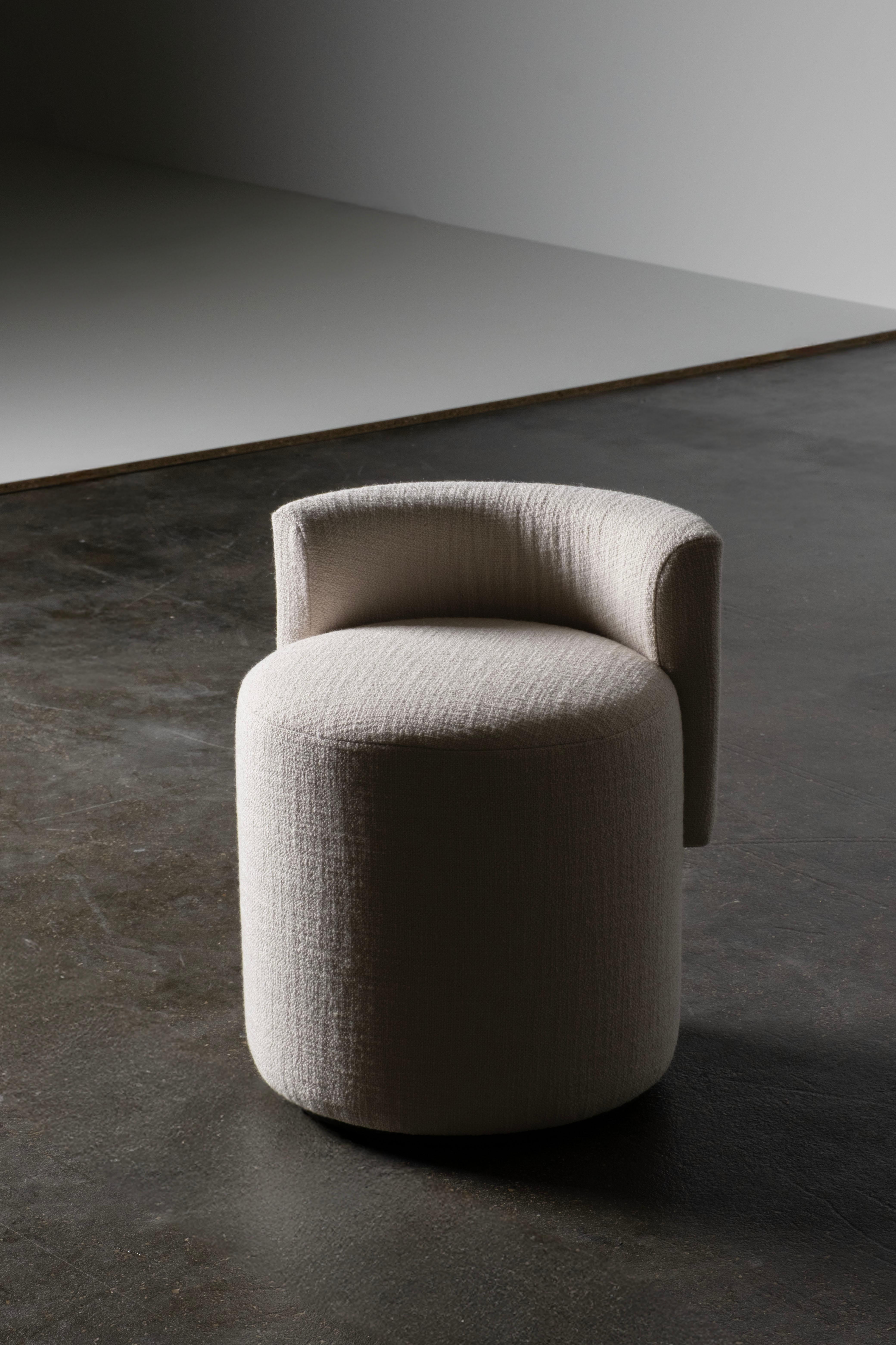 Portoghese Grand Pouf moderno di metà secolo, lana, Oak, fatto a mano in Portogallo da Greenapple in vendita