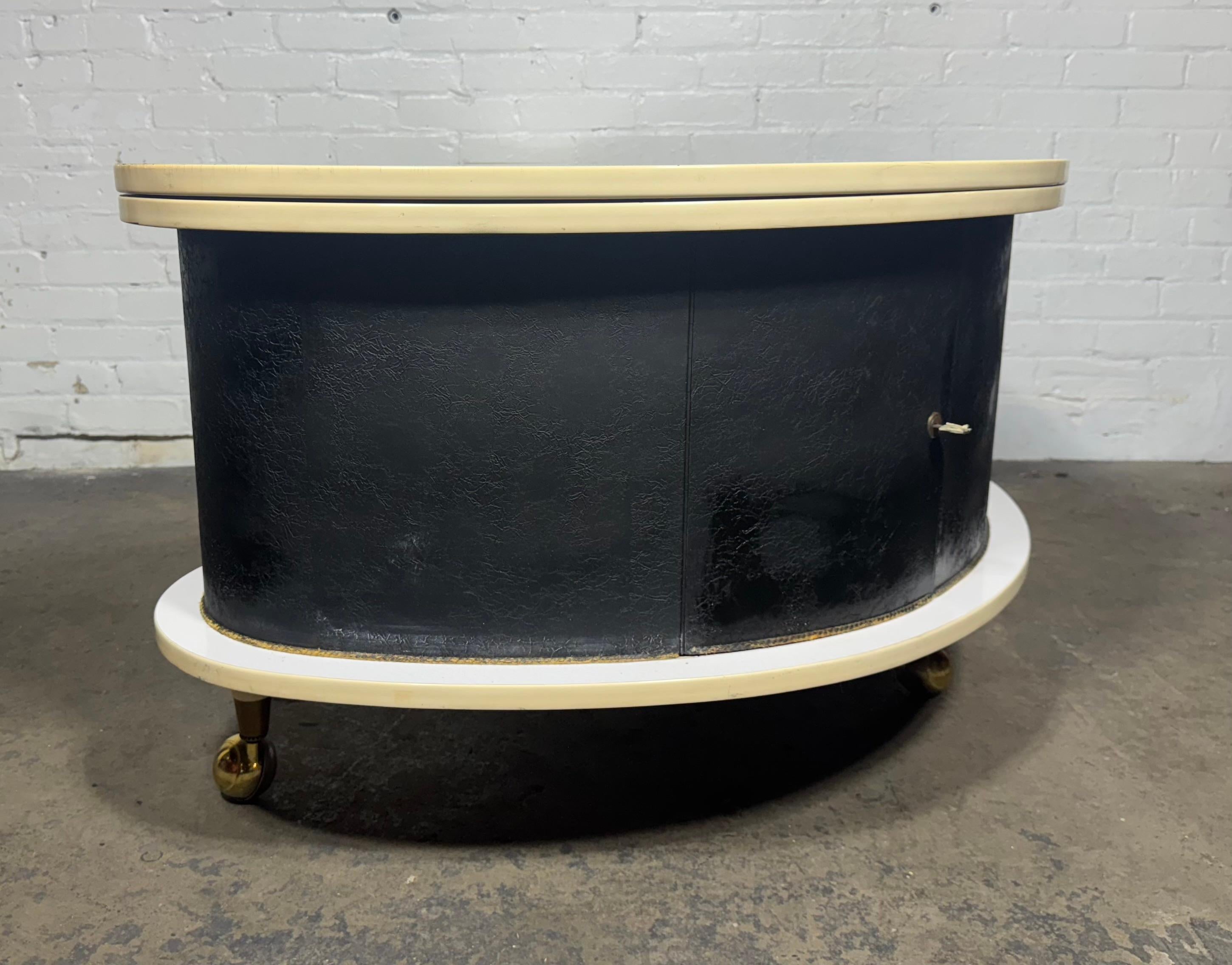 Mid Century modern - Grand Server boomerang bar /table 1960s, NYC Worlds Fair Estadounidense en venta
