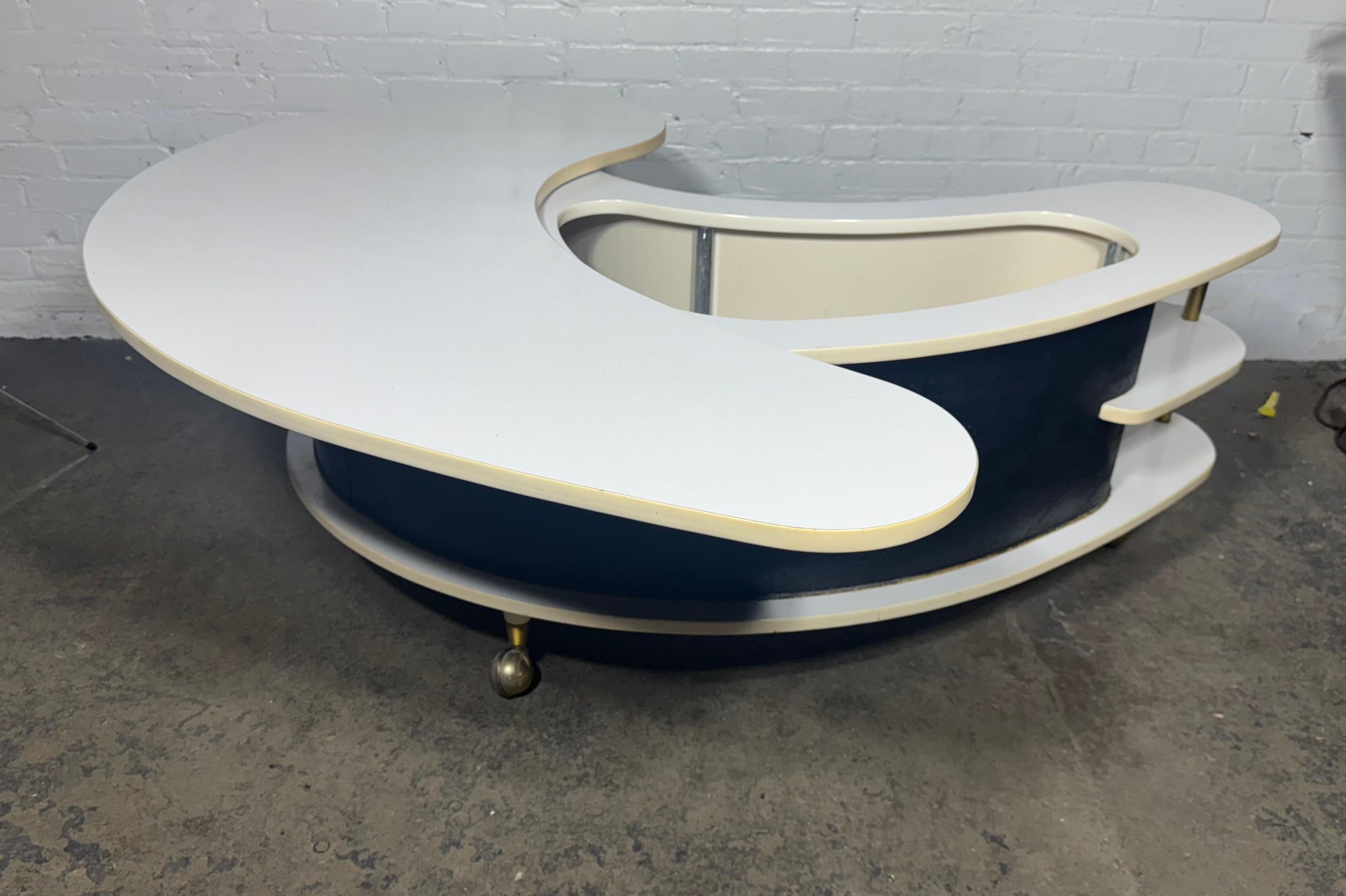 Mid Century modern - Grand Server boomerang bar /table 1960s, NYC Worlds Fair mediados del siglo XX en venta