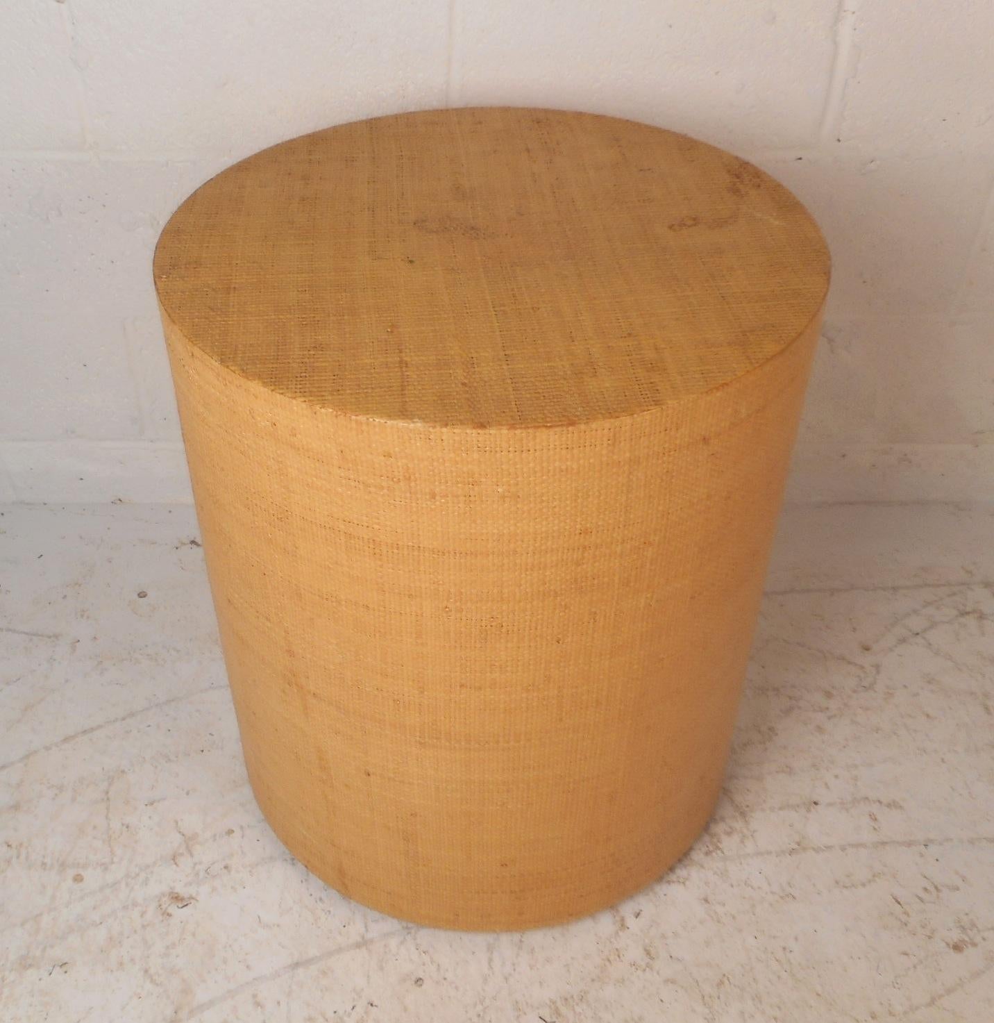 Mid-Century Modern Grasscloth Side Table In Good Condition In Brooklyn, NY