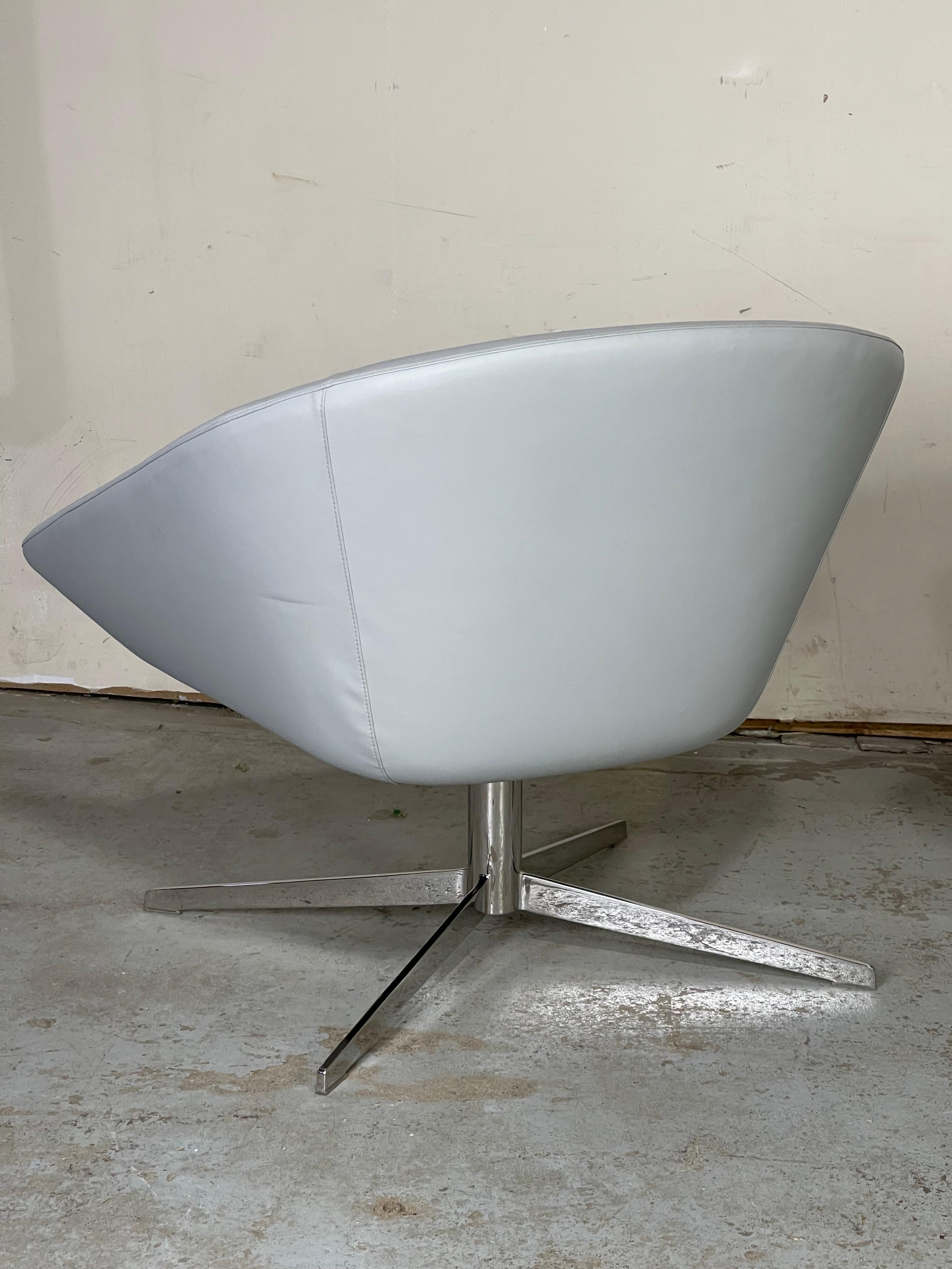 Gray Leather Lounge Chairs by Jeffrey Bernett for Bernhardt 3