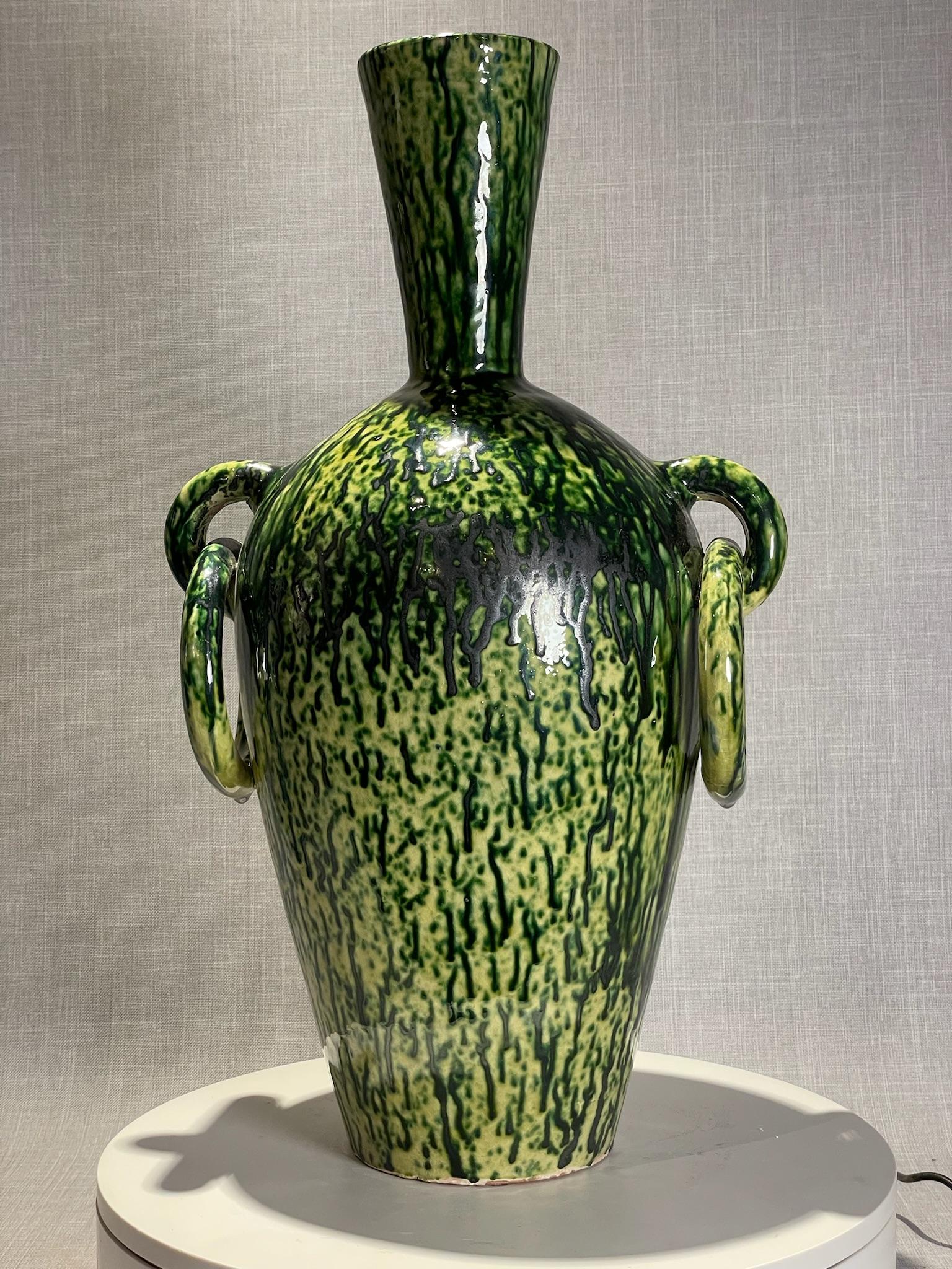 Vase en terre cuite à glaçure goutte à goutte verte et noire du milieu du siècle dernier en vente 2