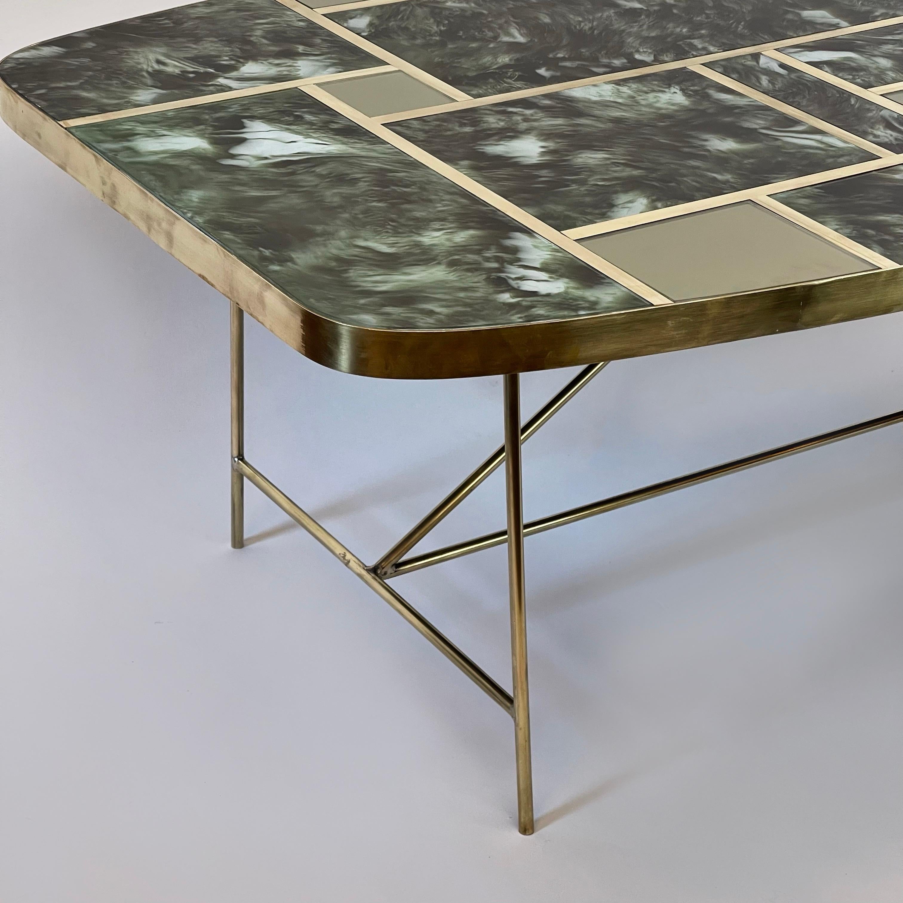 Mid-Century Modern Green Artistic Murano Glass w/ Brass Details Coffee Table In Good Condition For Sale In Firenze, Tuscany