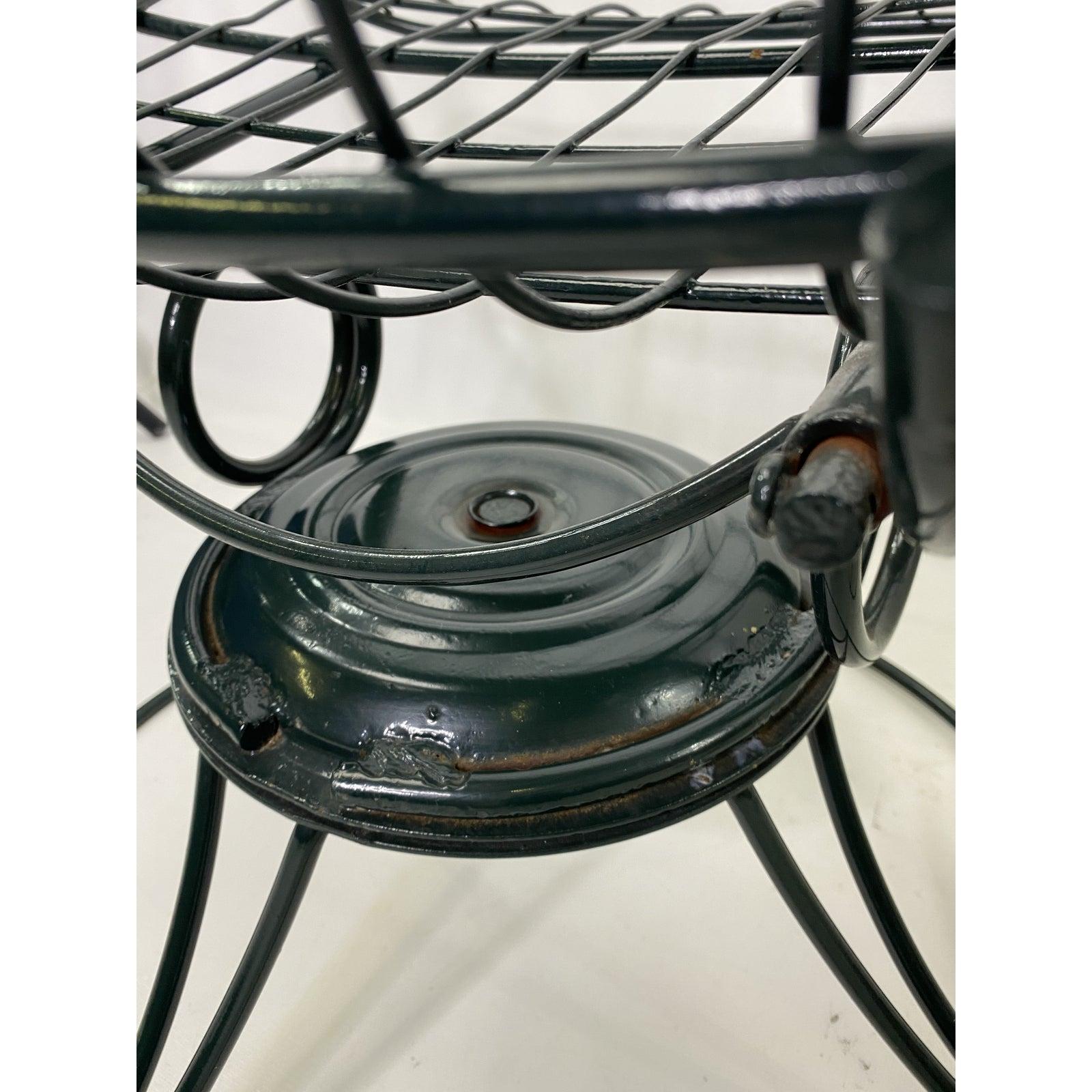 Mid-Century Modern Green Cast Iron Homecrest Wire Lounge Chairs, a Pair In Good Condition In Esperance, NY