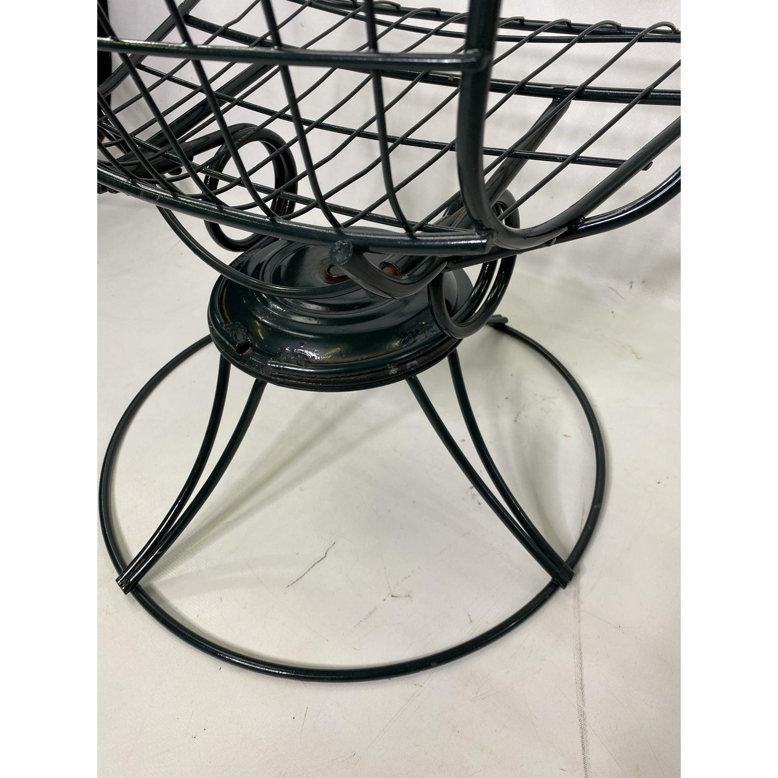 Mid-20th Century Mid-Century Modern Green Cast Iron Homecrest Wire Lounge Chairs, a Pair