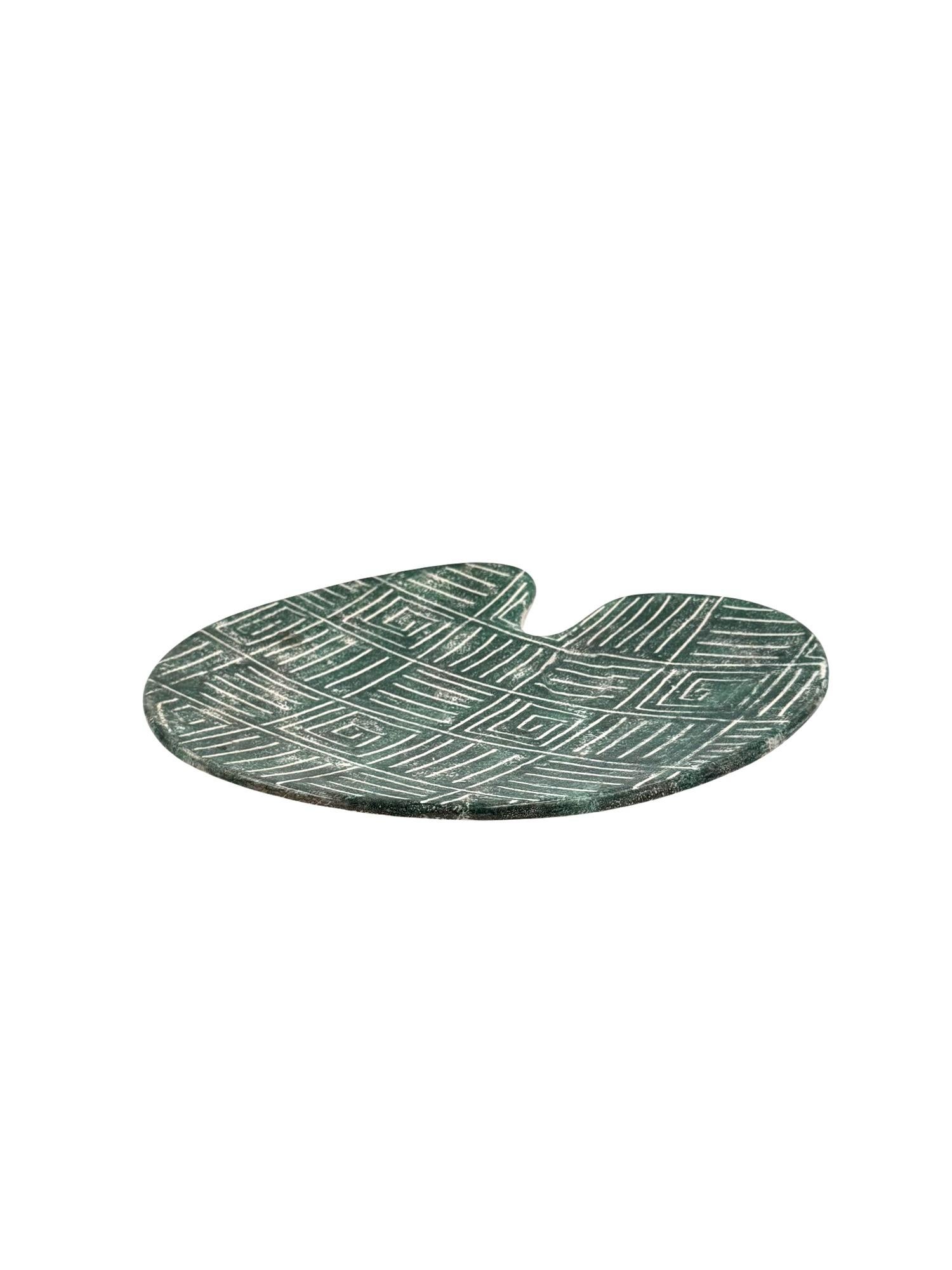 Plato de cerámica verde de la modernidad de mediados de siglo, Francia Años 60 en venta 3
