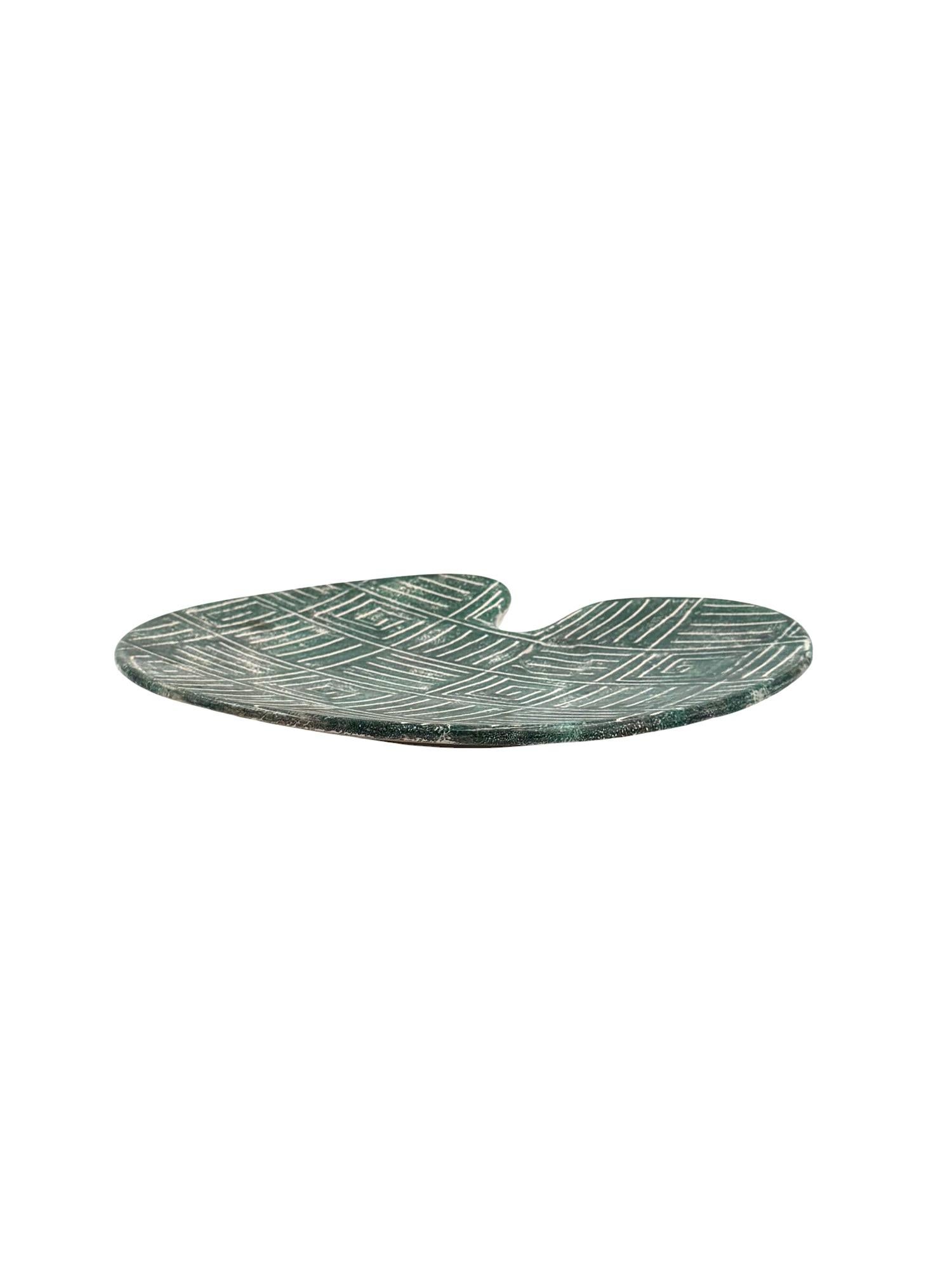 Plato de cerámica verde de la modernidad de mediados de siglo, Francia Años 60 en venta 4