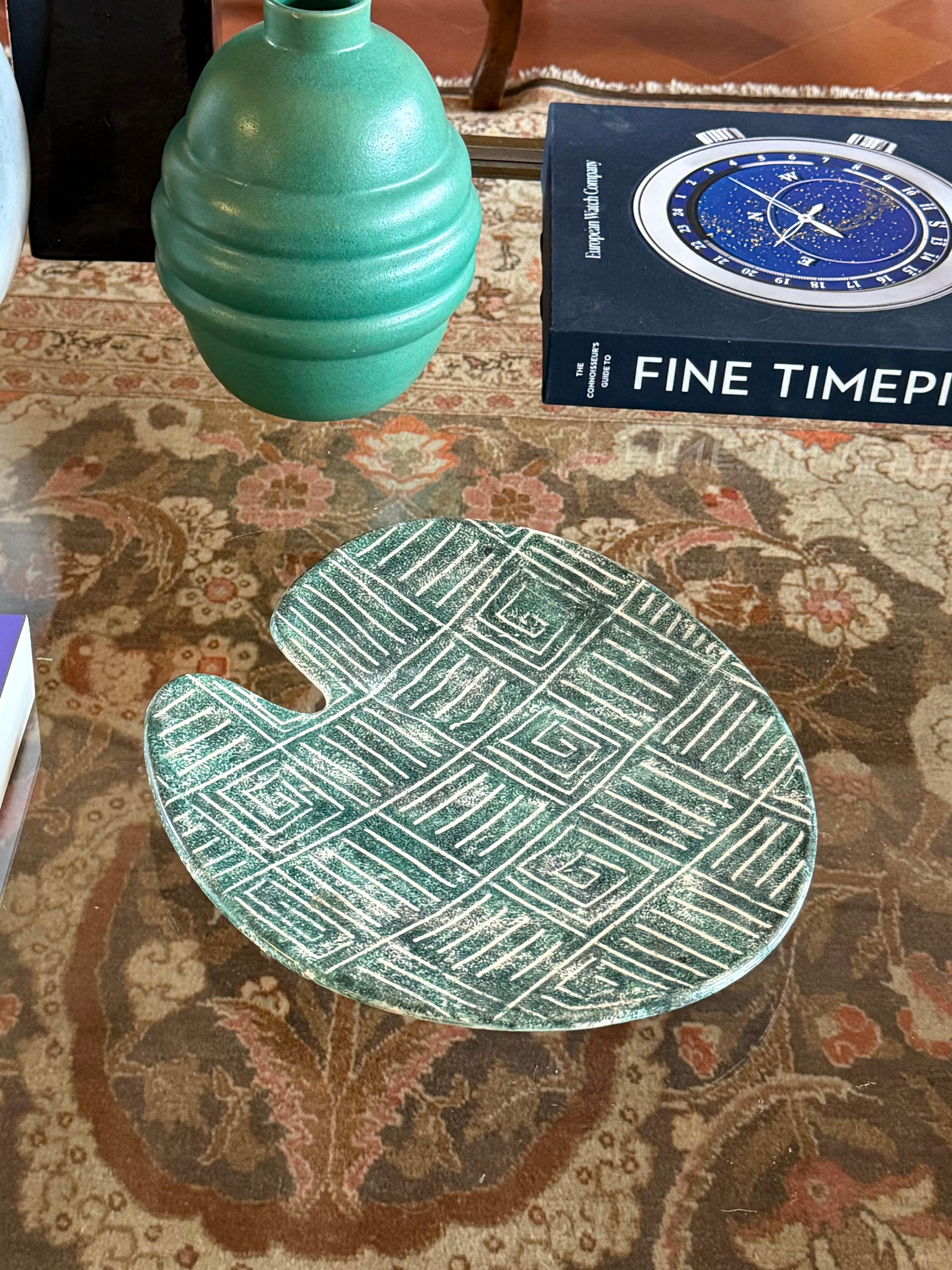 Plato de cerámica verde de la modernidad de mediados de siglo, Francia Años 60 French en venta