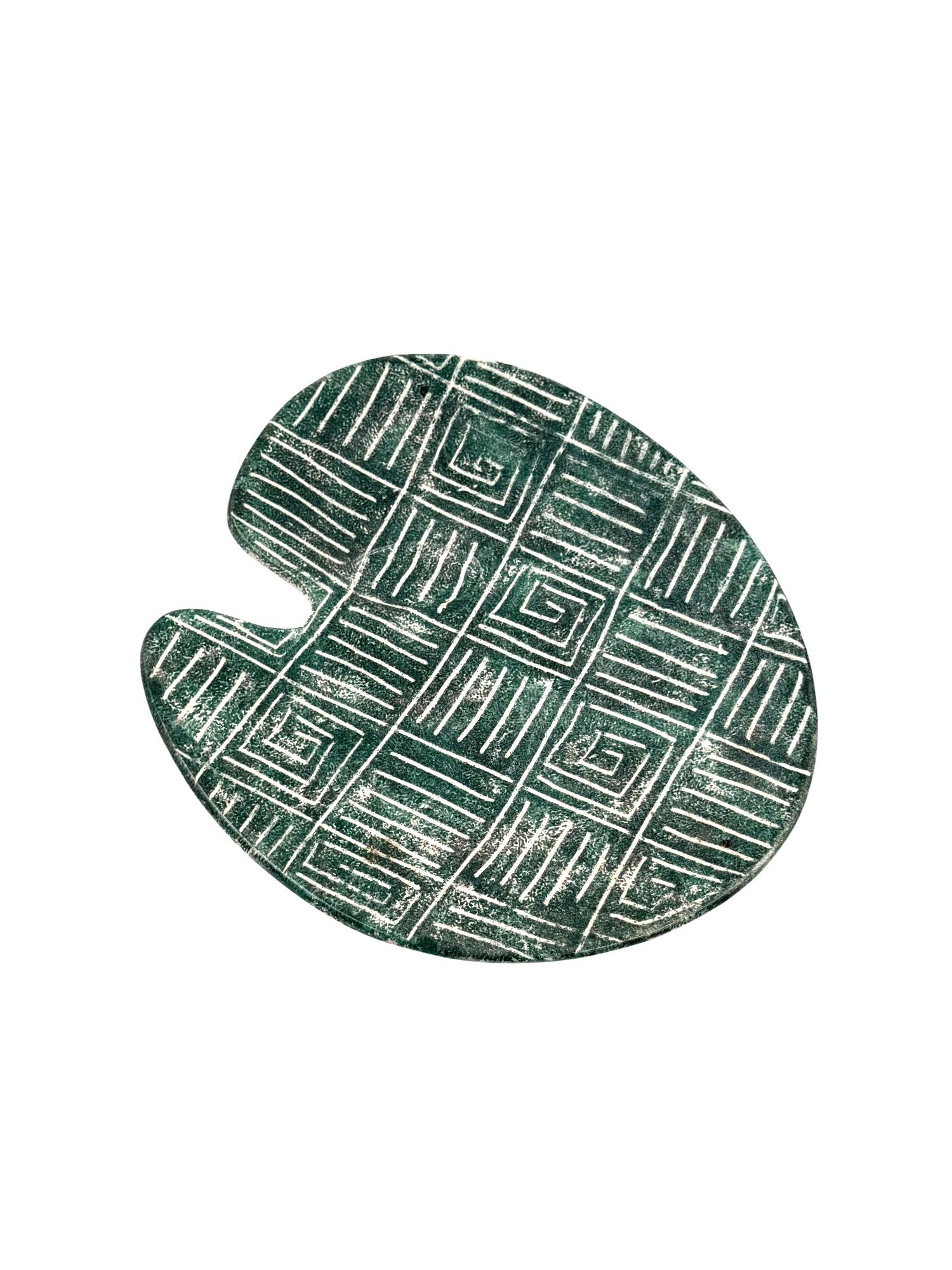 Plato de cerámica verde de la modernidad de mediados de siglo, Francia Años 60 Mid-20th Century en venta