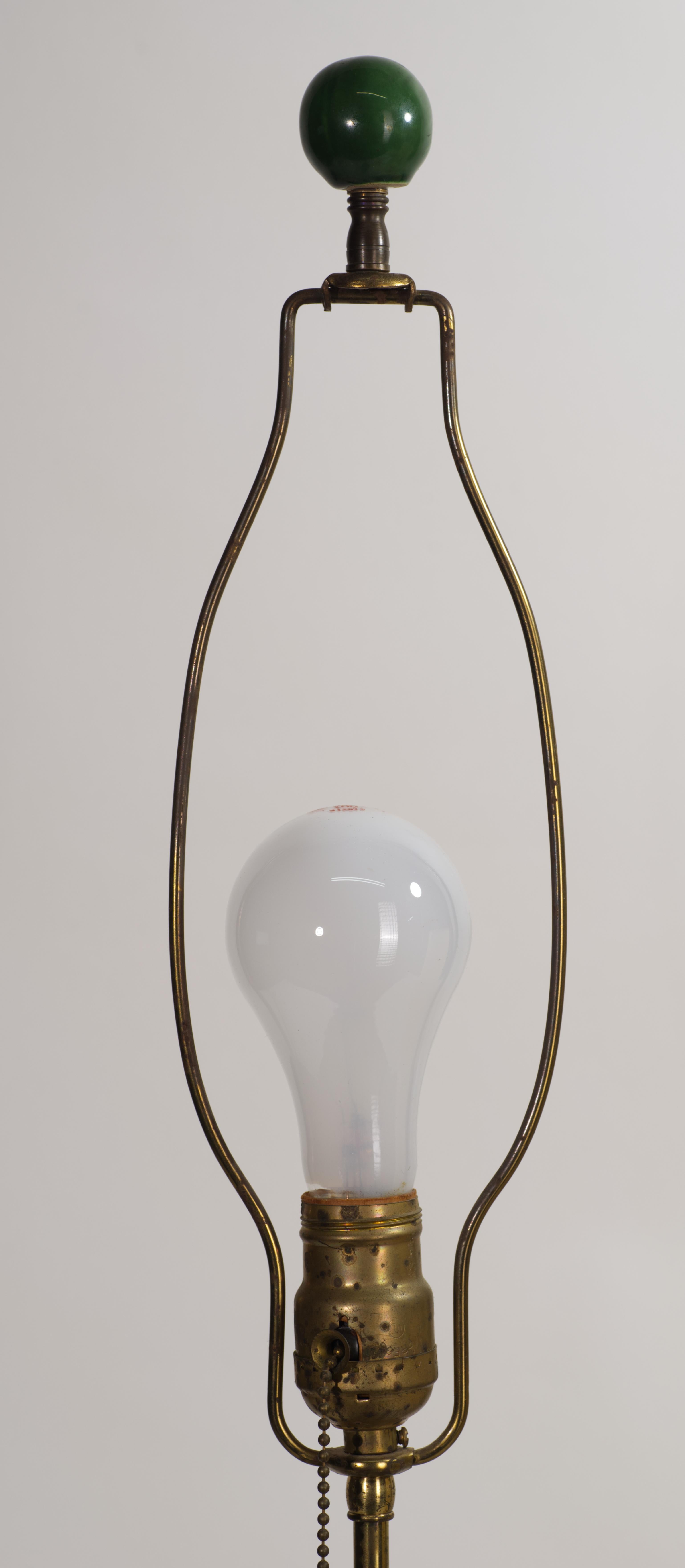 Lampada da tavolo asimmetrica in ceramica verde del Mid Century Modern in vendita 8