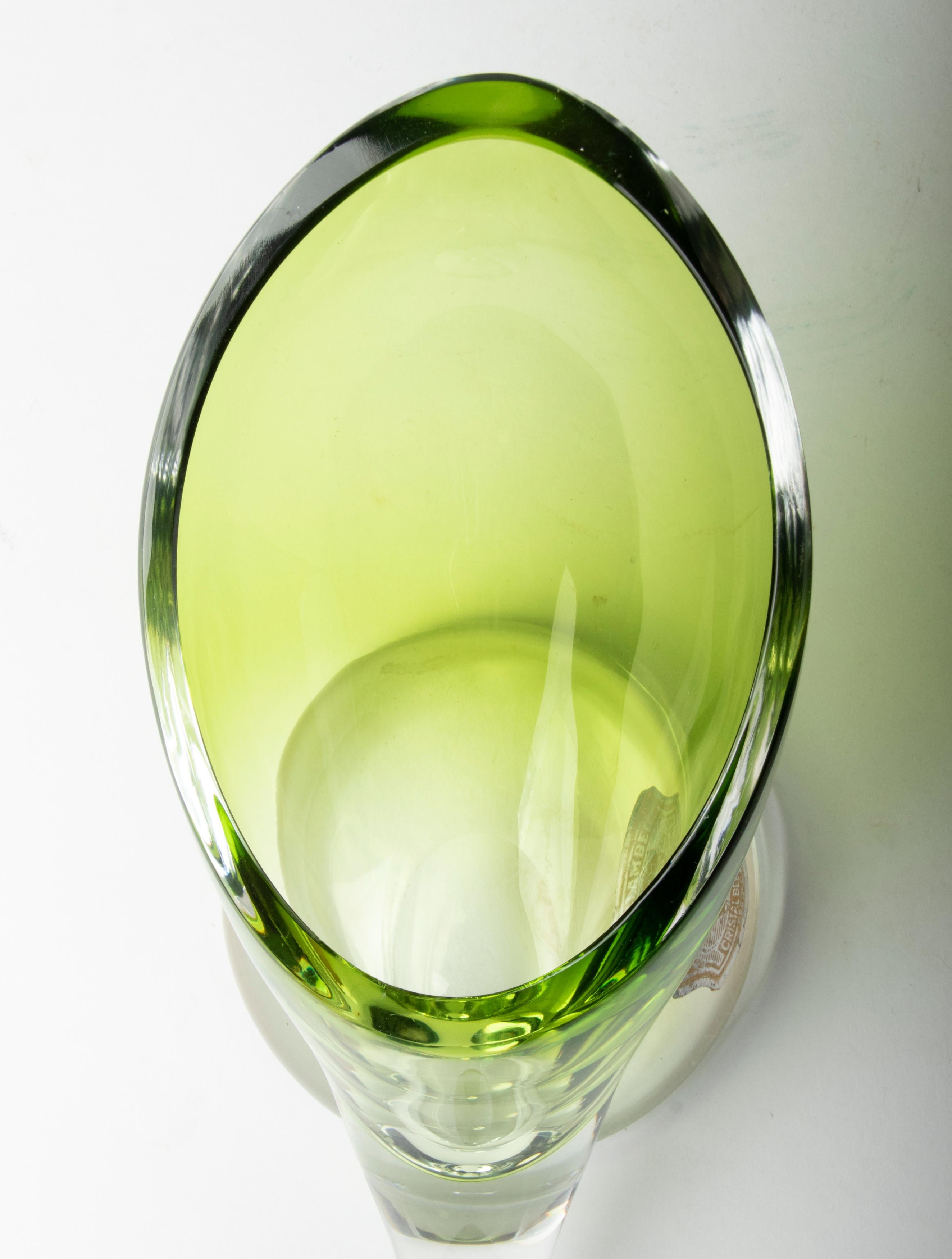 Vase en cristal vert moderne du milieu du siècle dernier par Val Saint Lambert en vente 5