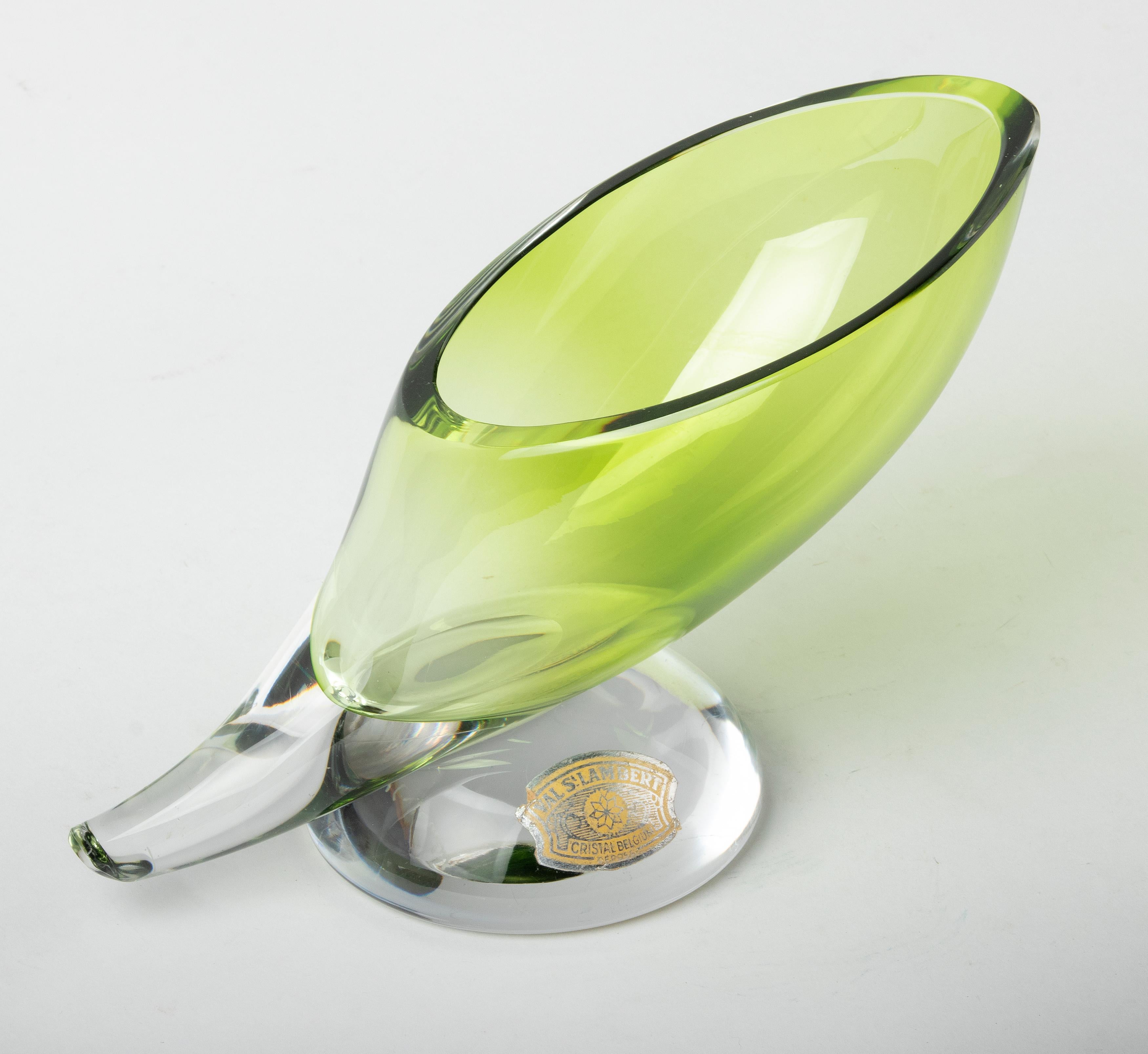 Vase en cristal vert moderne du milieu du siècle dernier par Val Saint Lambert en vente 2