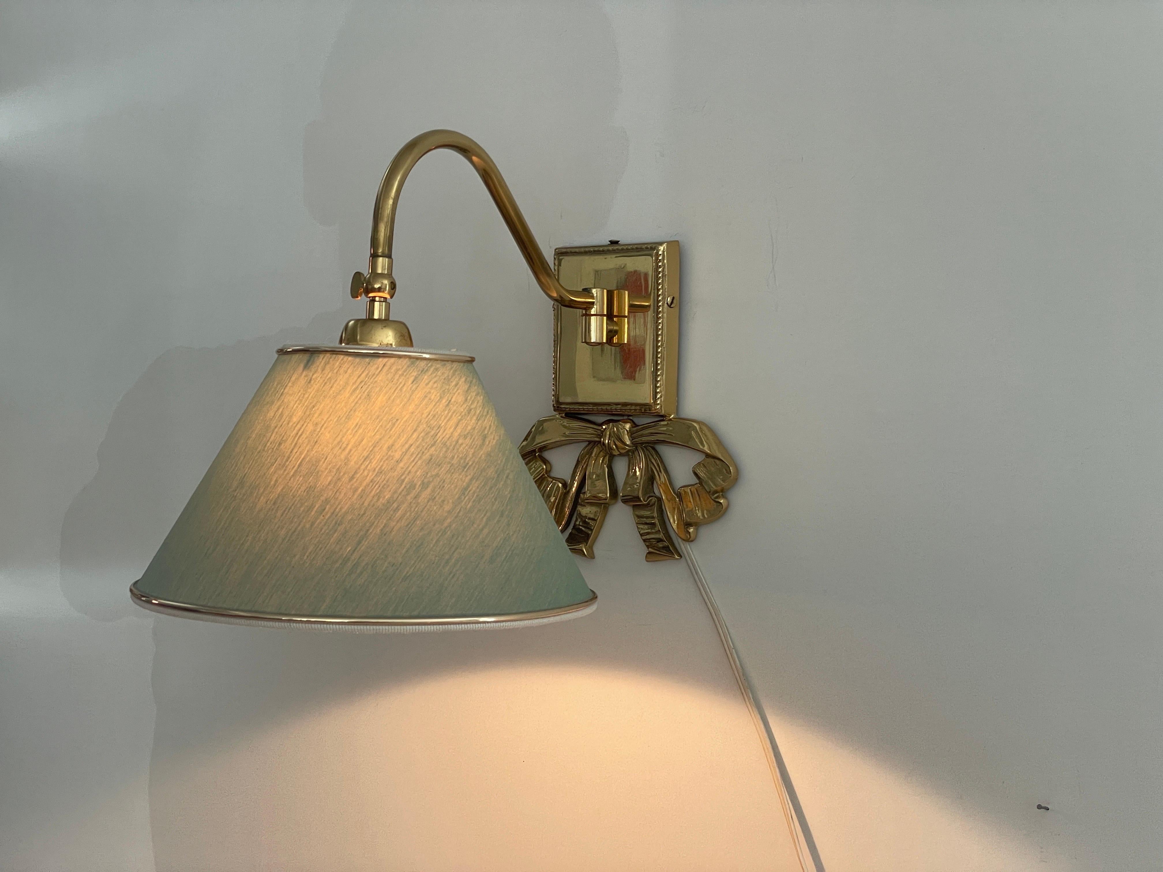 Coppia di lampade moderne di metà secolo con paralume in tessuto verde e ottone, anni '60, Italia in vendita 4