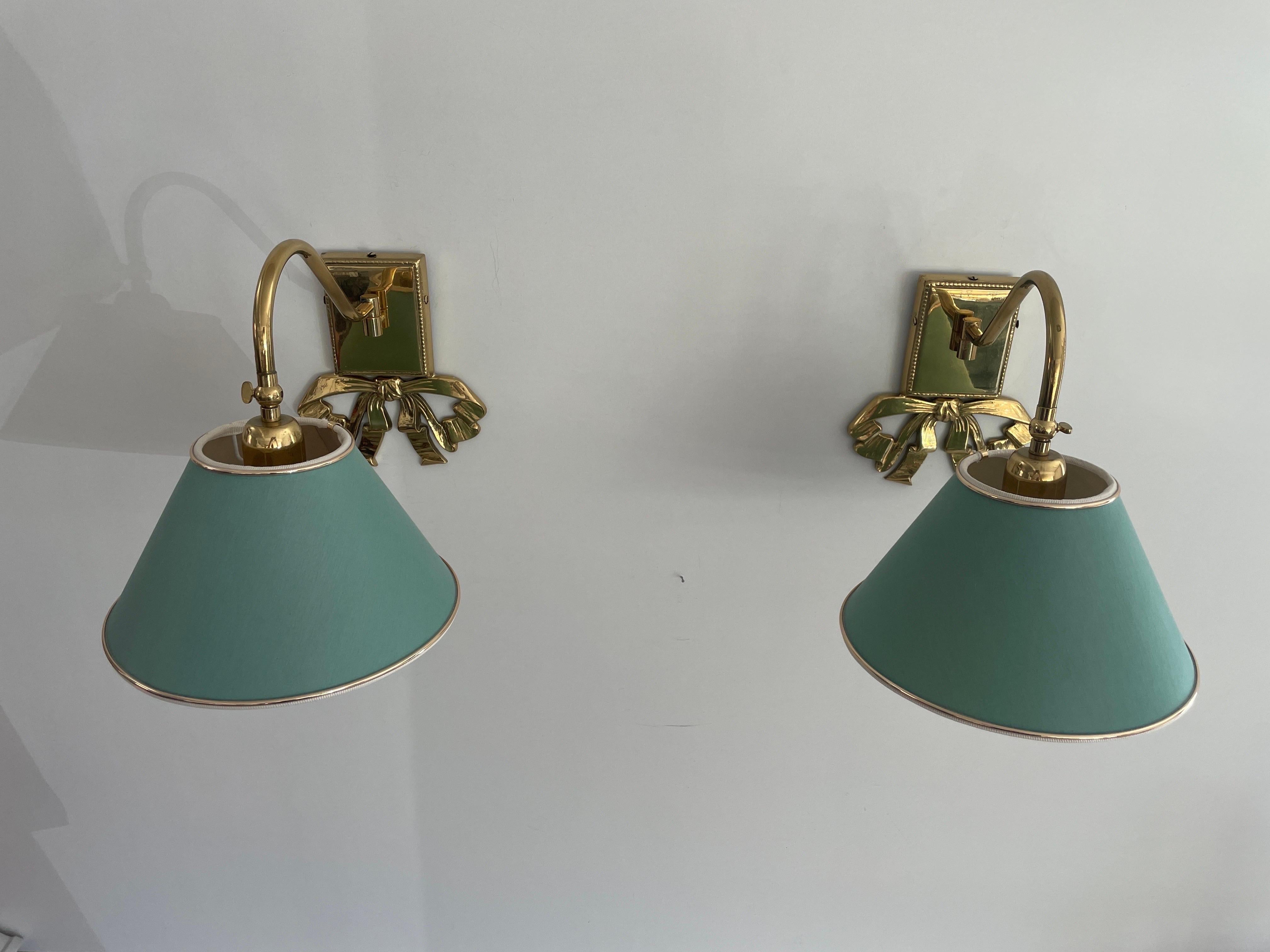 Coppia di lampade moderne di metà secolo con paralume in tessuto verde e ottone, anni '60, Italia in vendita 8