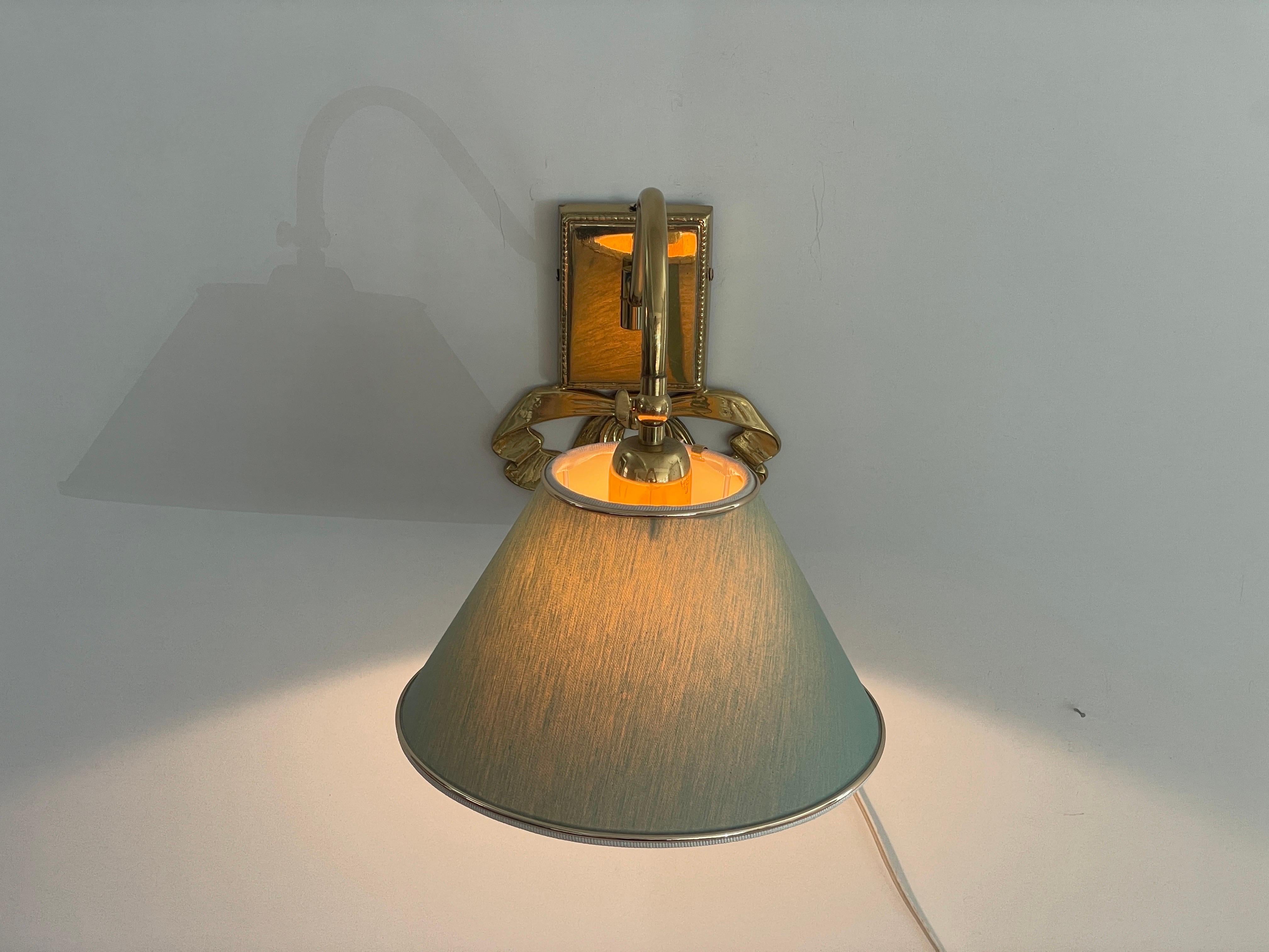 Scontrino singolo in ottone e paralume in tessuto verde, 1960, Italia in vendita 3