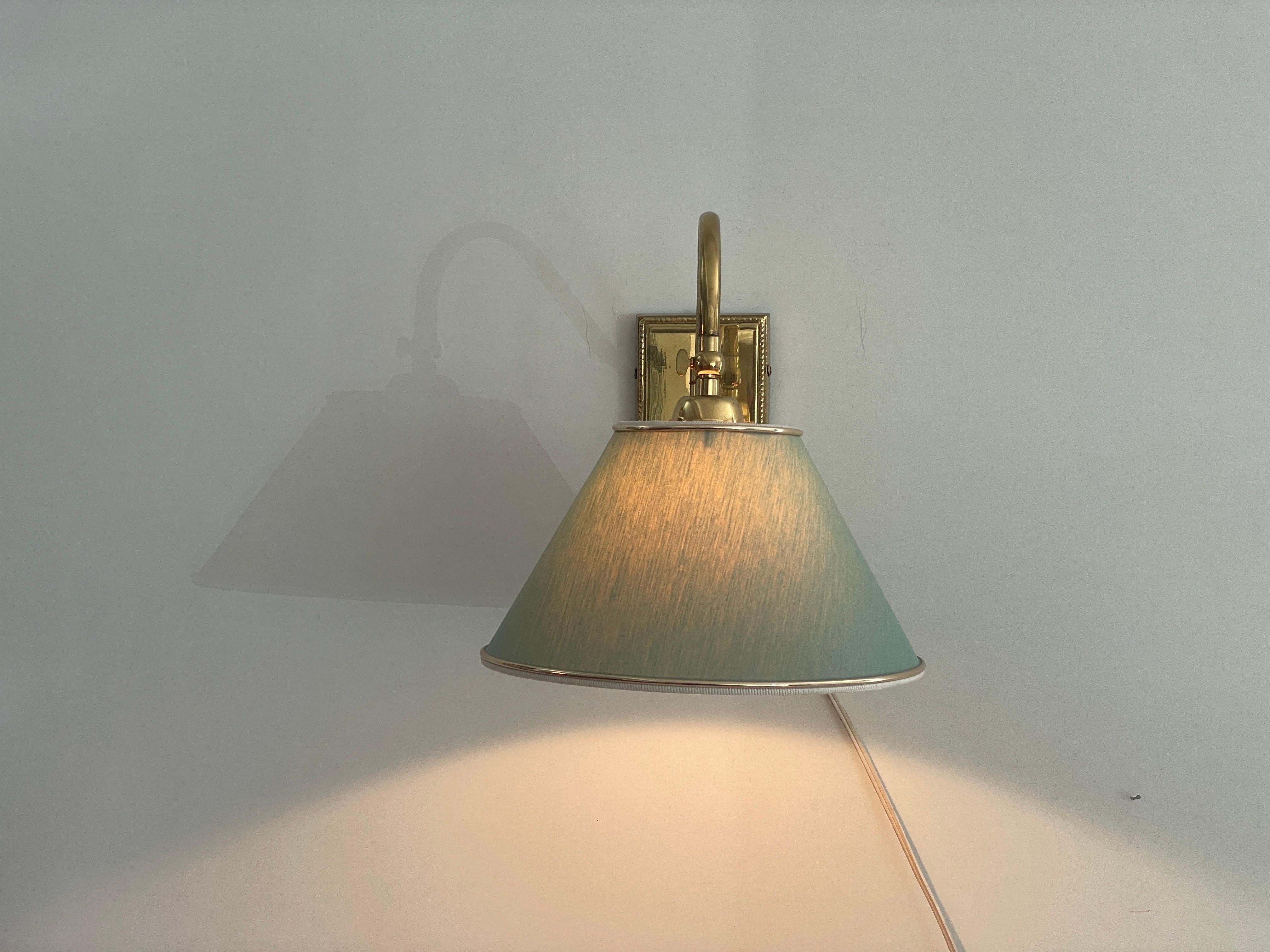 Scontrino singolo in ottone e paralume in tessuto verde, 1960, Italia in vendita 5