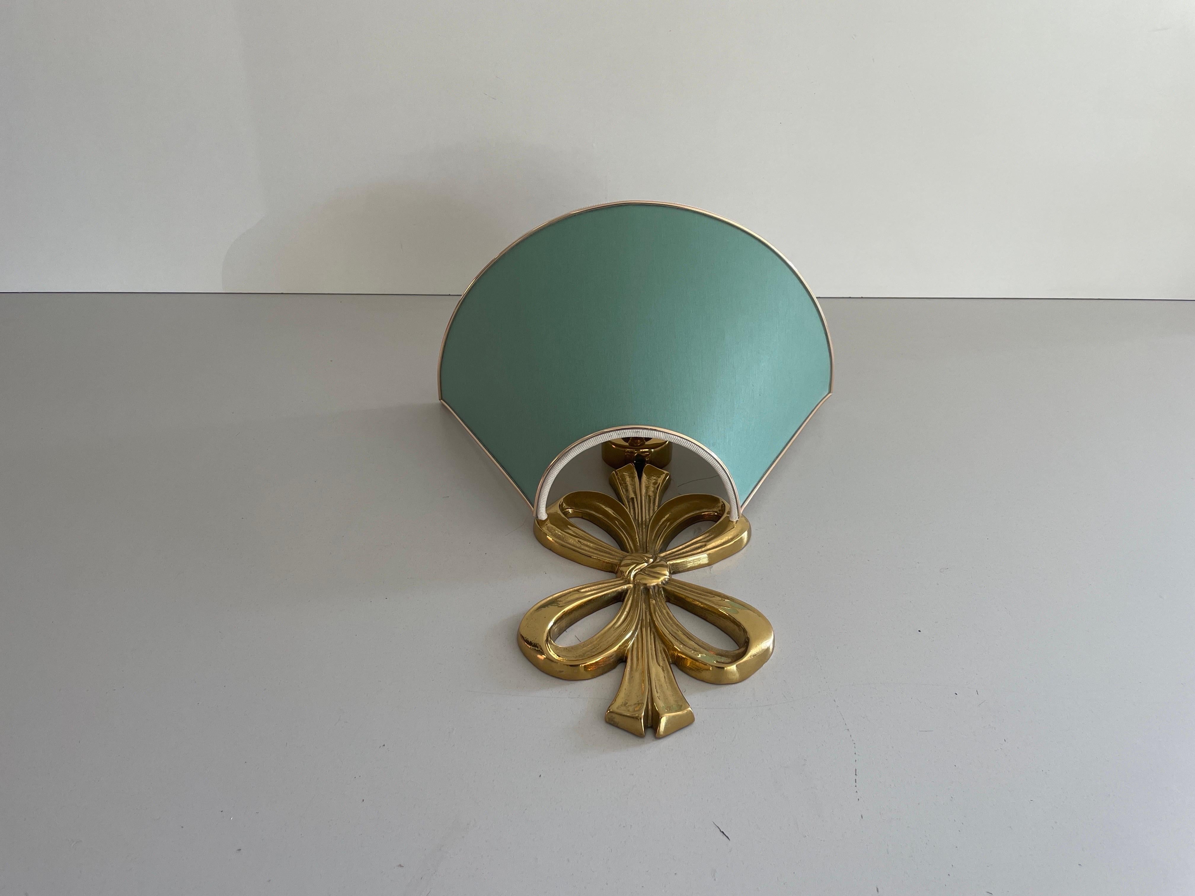 Italiano Scontrino singolo in ottone e paralume in tessuto verde, 1960, Italia in vendita