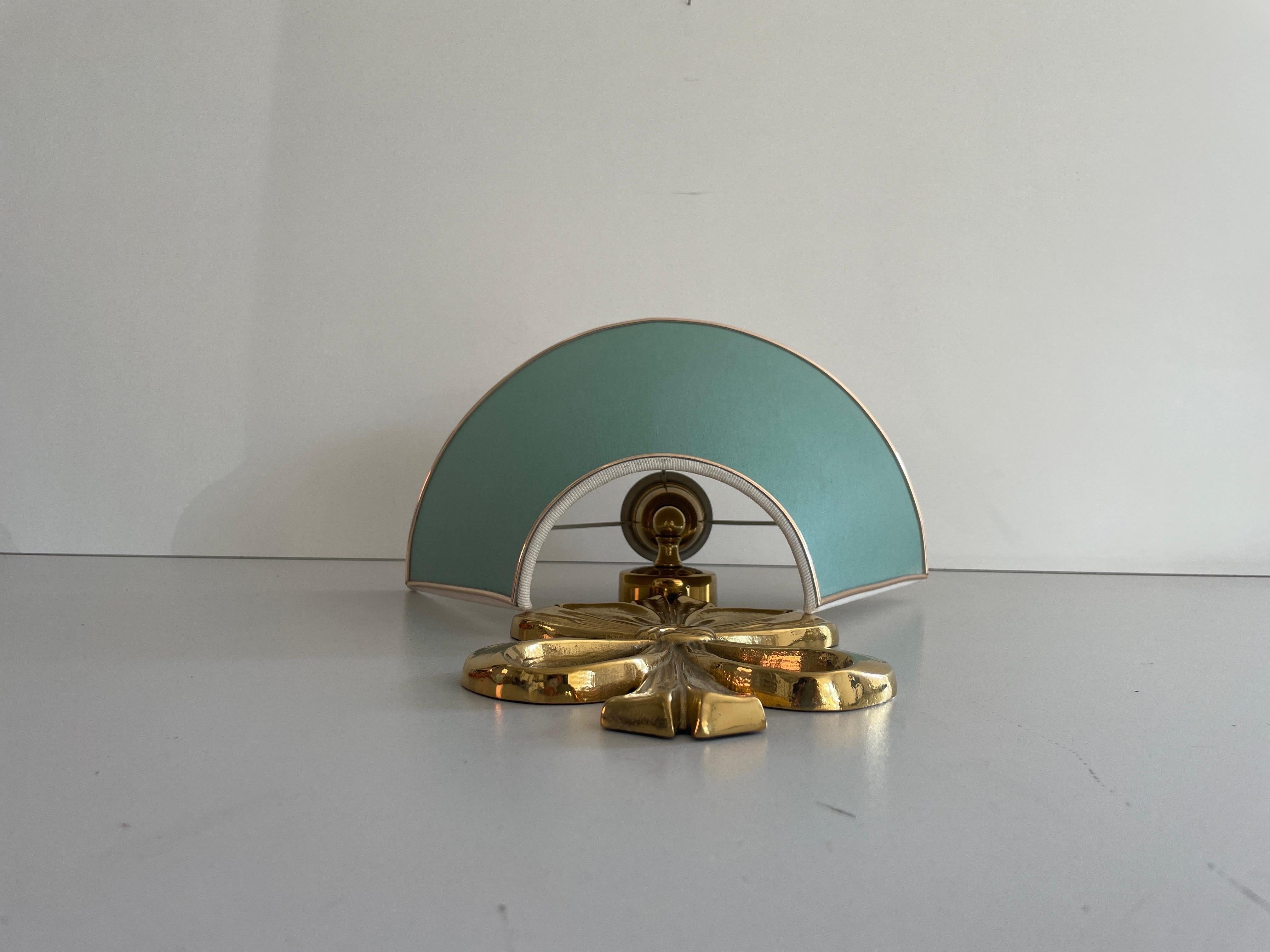 Metà XX secolo Scontrino singolo in ottone e paralume in tessuto verde, 1960, Italia in vendita