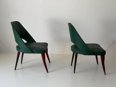Coppia di sedie in finta pelle verde in stile Mid-Century Modern, anni ’60, Italia