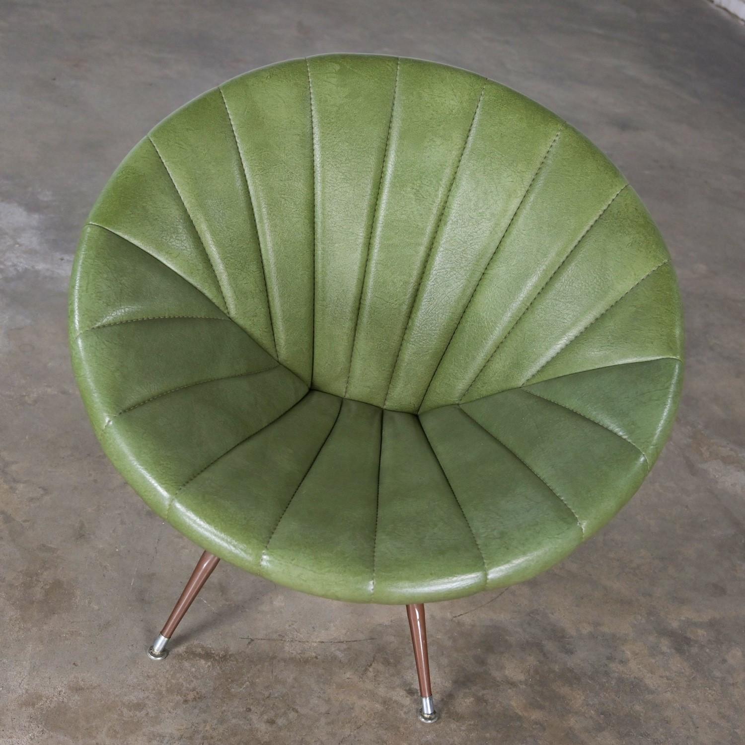 Mid Century Modern Green Faux Leather Tub or Saucer Swivel Chair with Metal Base 1