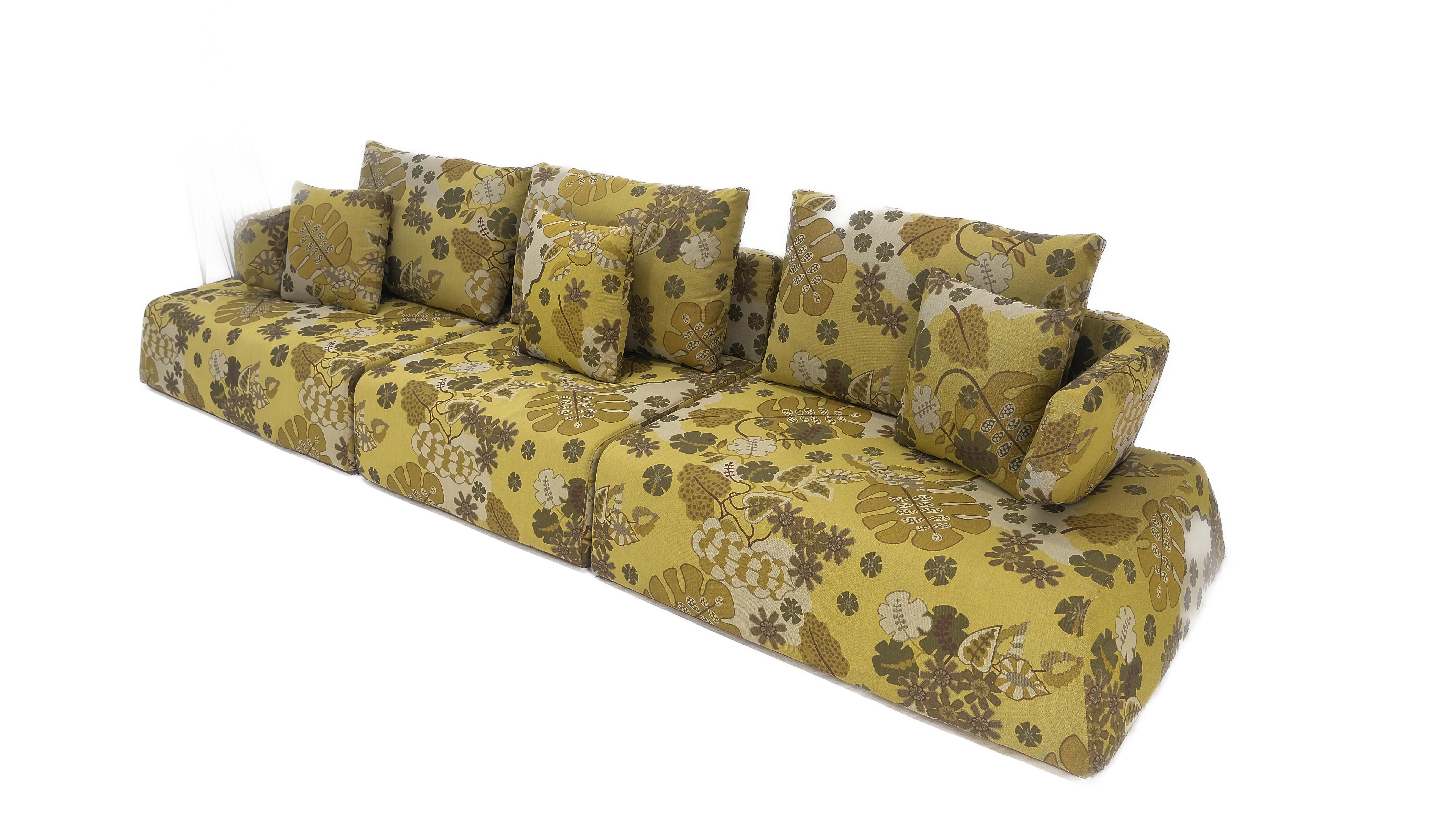 Mid Century Modern Green Floral Pattern Upholstery Low Sitter Sofa on Platform  In Good Condition For Sale In Rockaway, NJ
