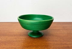 Ciotola con piede verde di metà secolo in legno di Paavo Asikainen Finlandia 1960s